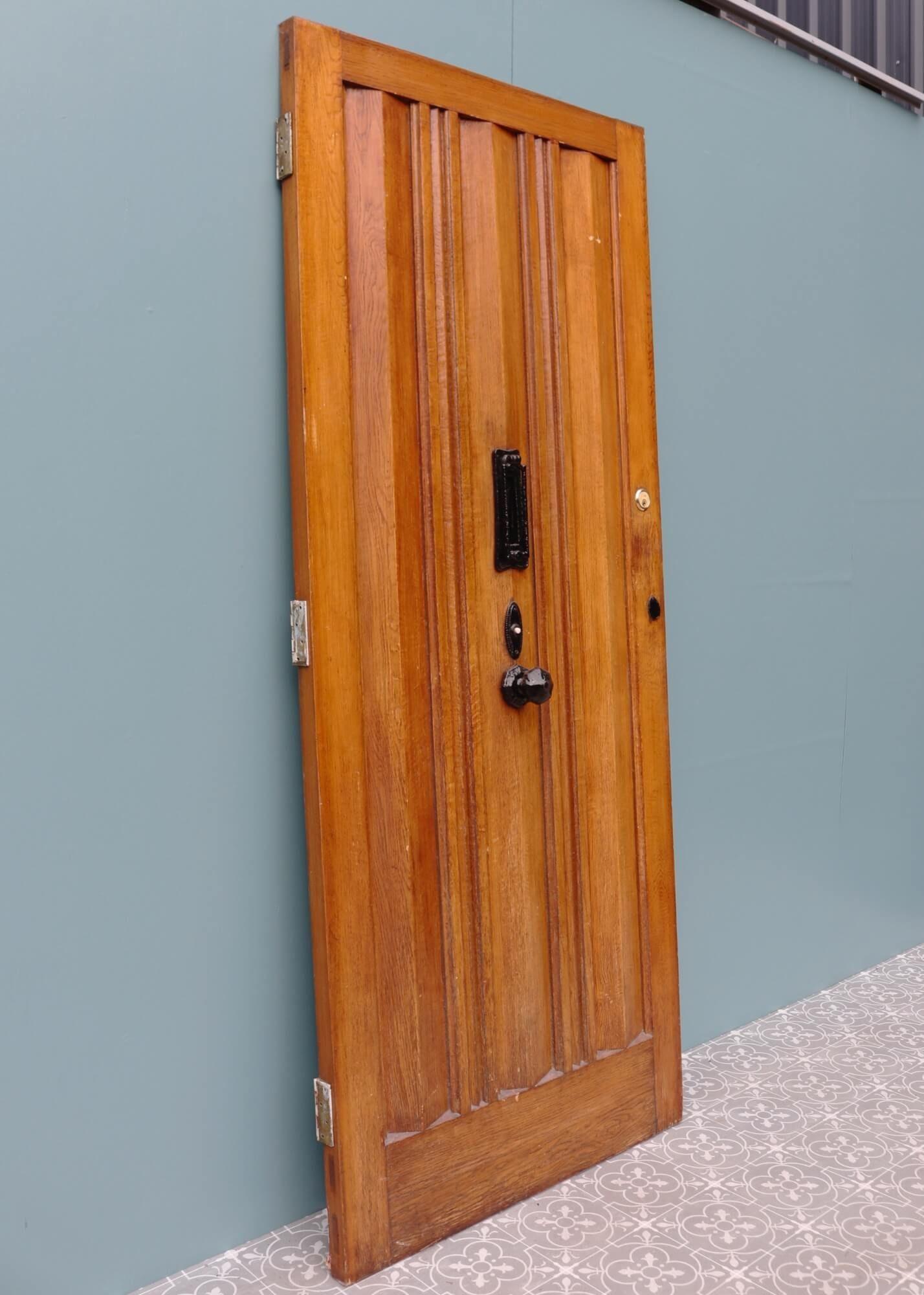 Crafted in the 1930s, this oak front door has stood the test of time for almost a century. It’s warm colour, varnished finish and stylish hardware give it a timeless appearance that makes a handsome entry in interiors period and modern alike. It