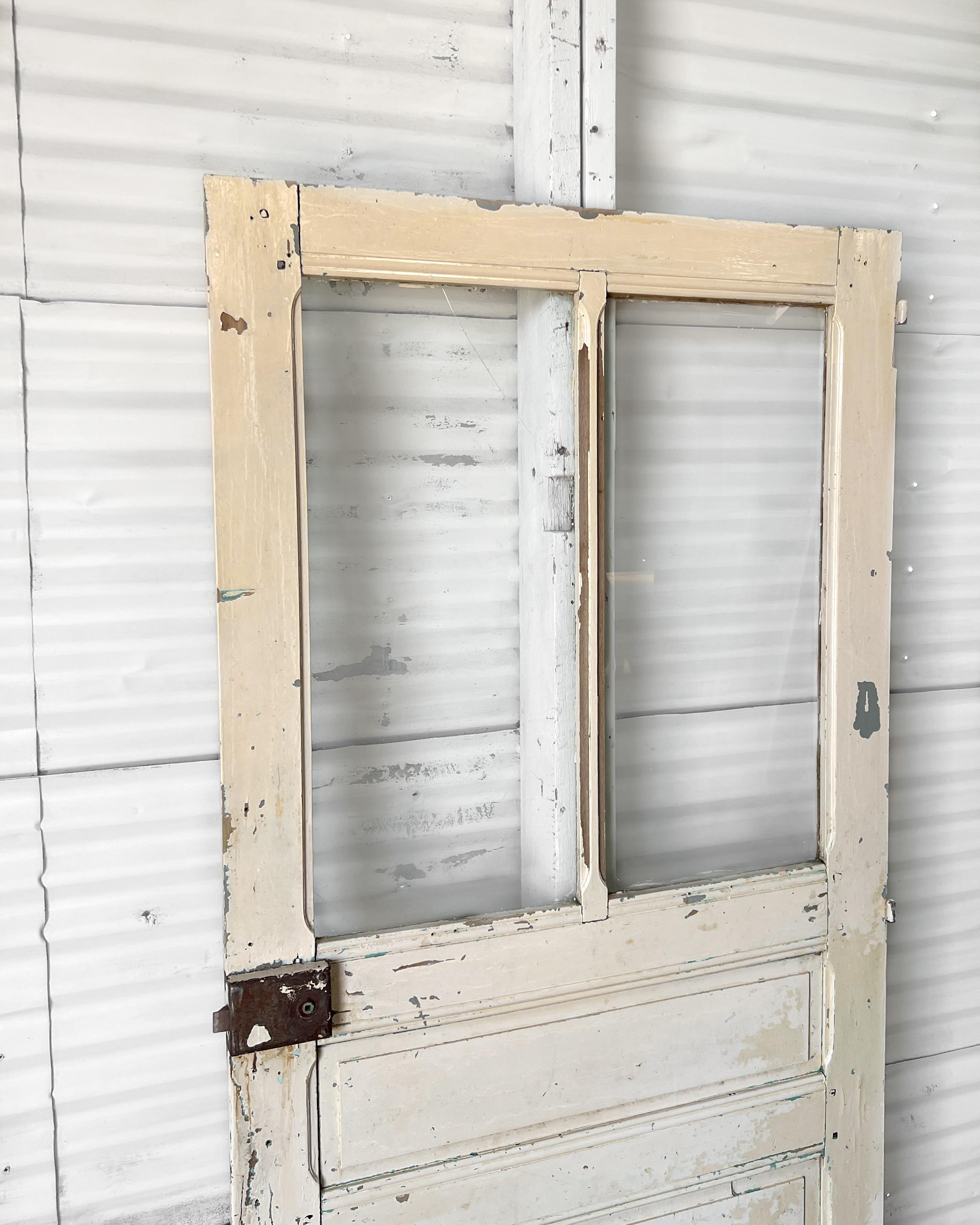Reclaimierte 2-Licht bemalte französische Tür aus dem 19. Jahrhundert im Zustand „Gut“ im Angebot in Mckinney, TX