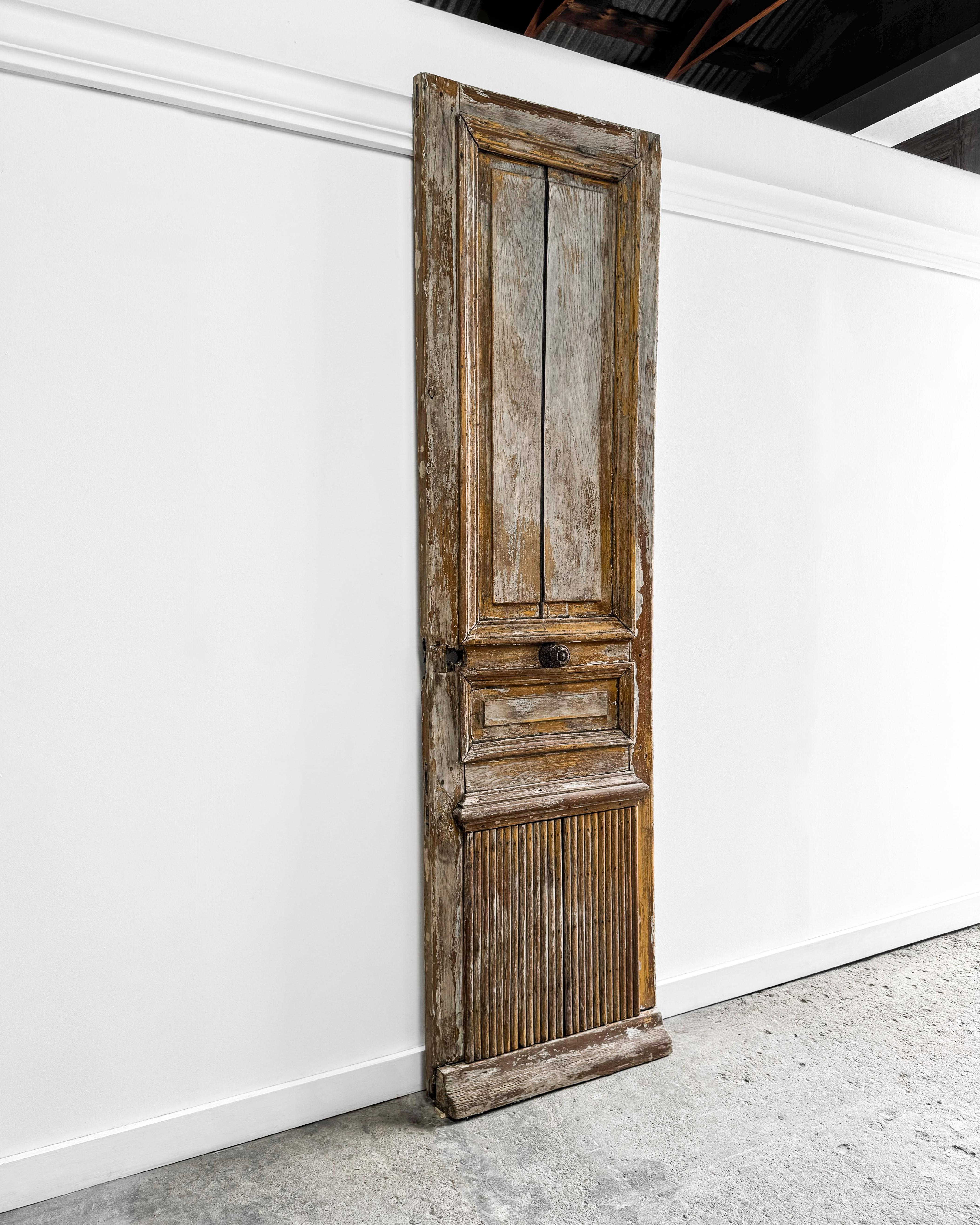 Reclaimierte französische 3-Paneel-Innentür aus dem 19. Jahrhundert mit Schilfdetails (Französisch) im Angebot