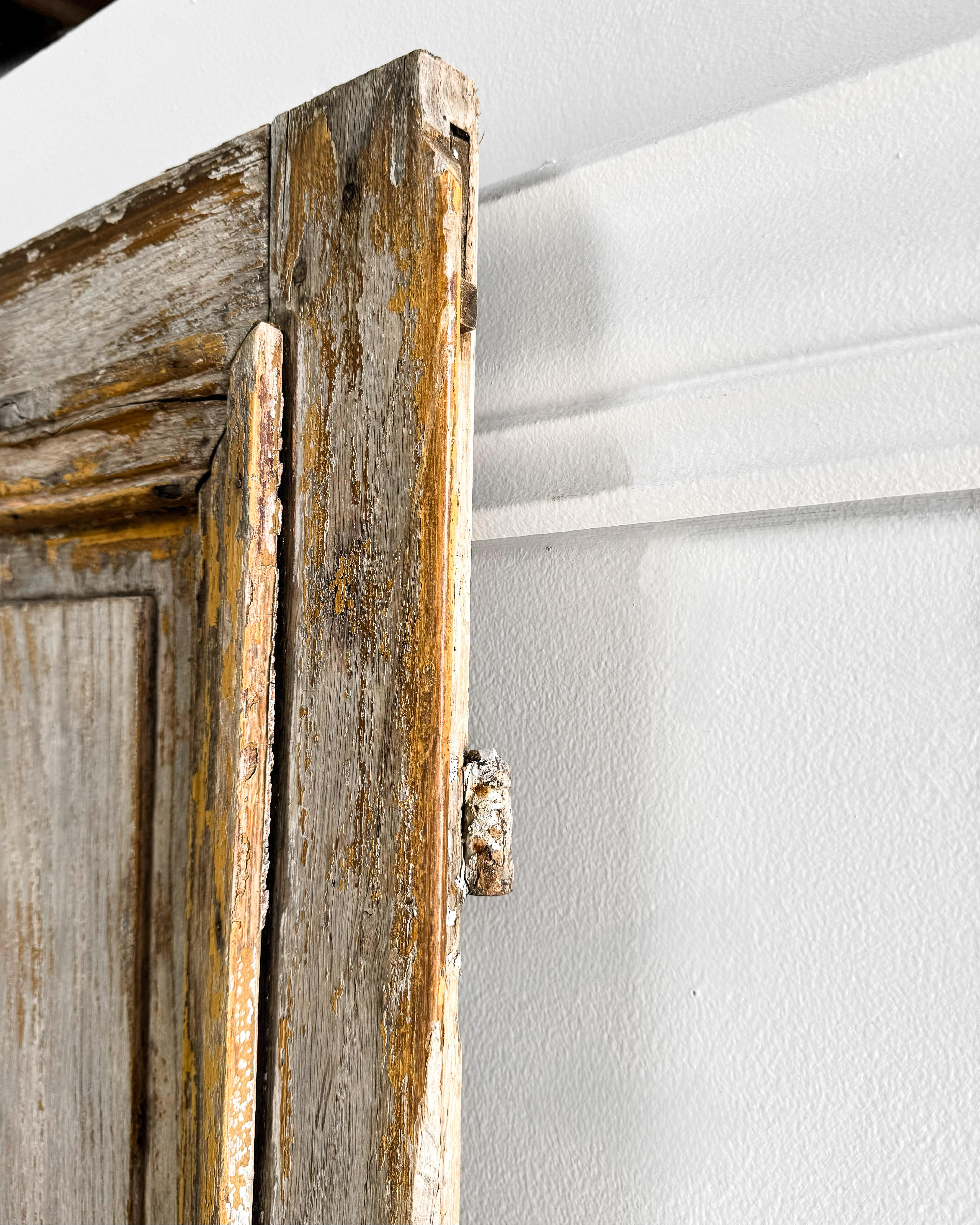 Reclaimierte französische 3-Paneel-Innentür aus dem 19. Jahrhundert mit Schilfdetails (Holz) im Angebot