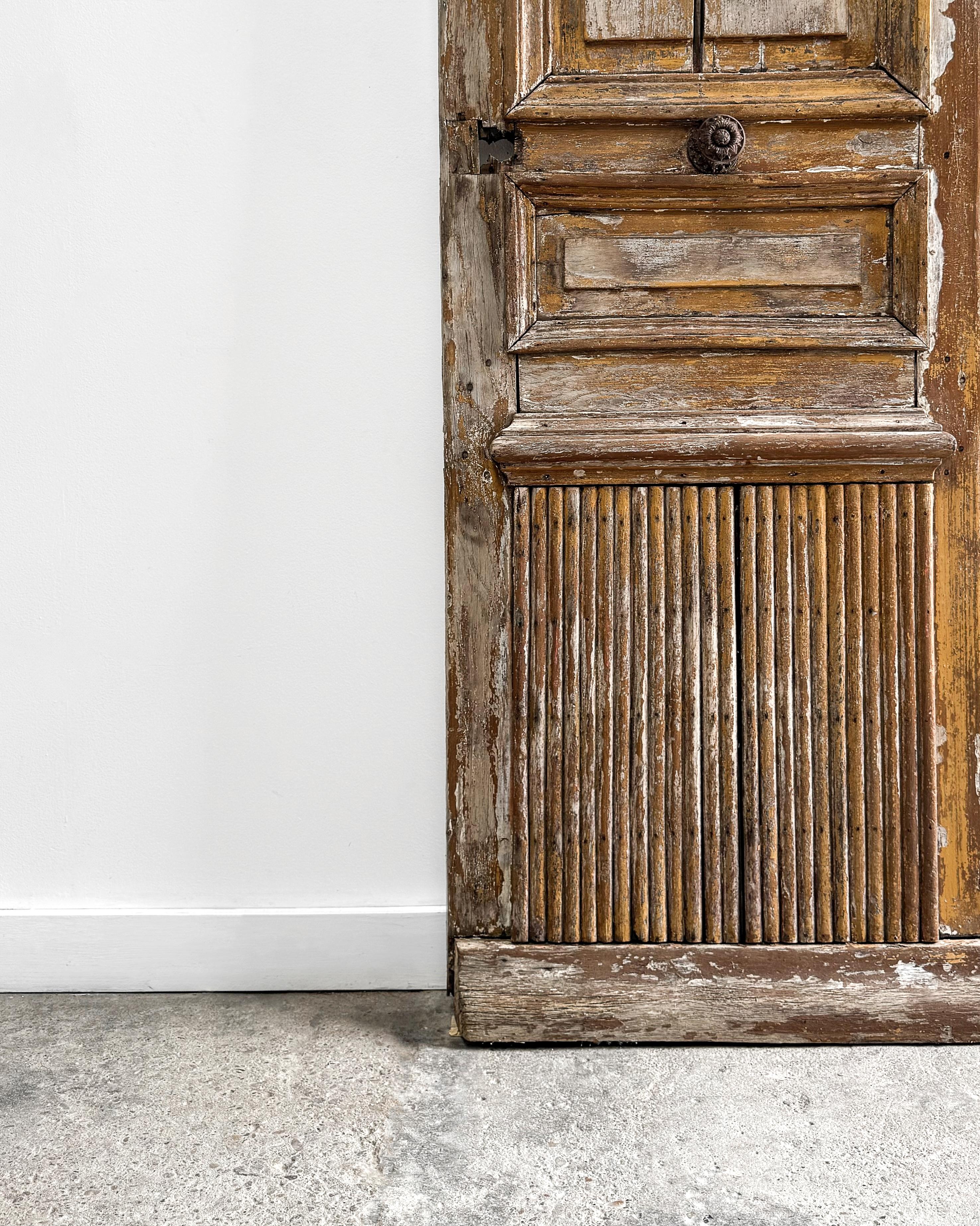Reclaimierte französische 3-Paneel-Innentür aus dem 19. Jahrhundert mit Schilfdetails im Angebot 2