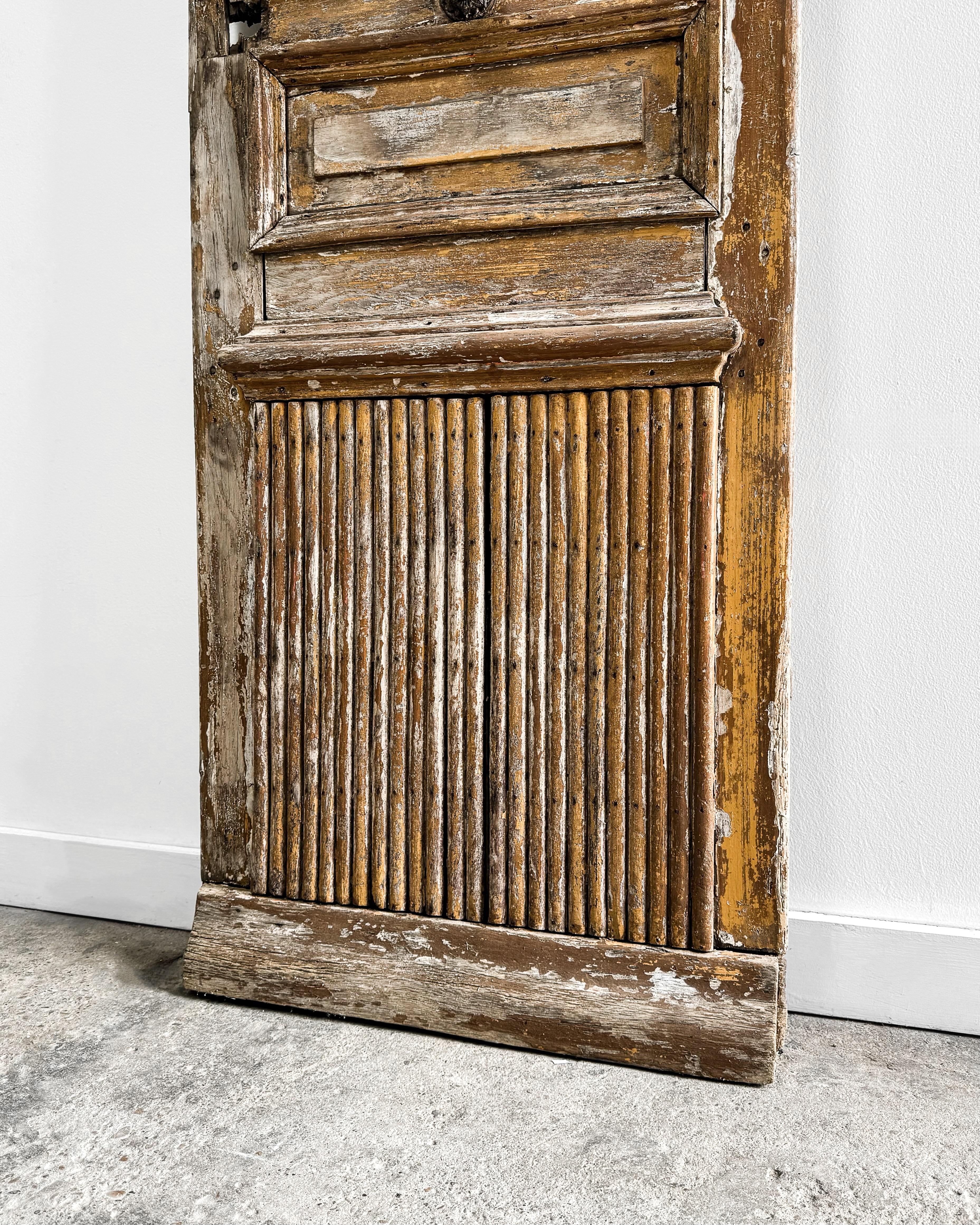 Reclaimierte französische 3-Paneel-Innentür aus dem 19. Jahrhundert mit Schilfdetails im Angebot 4