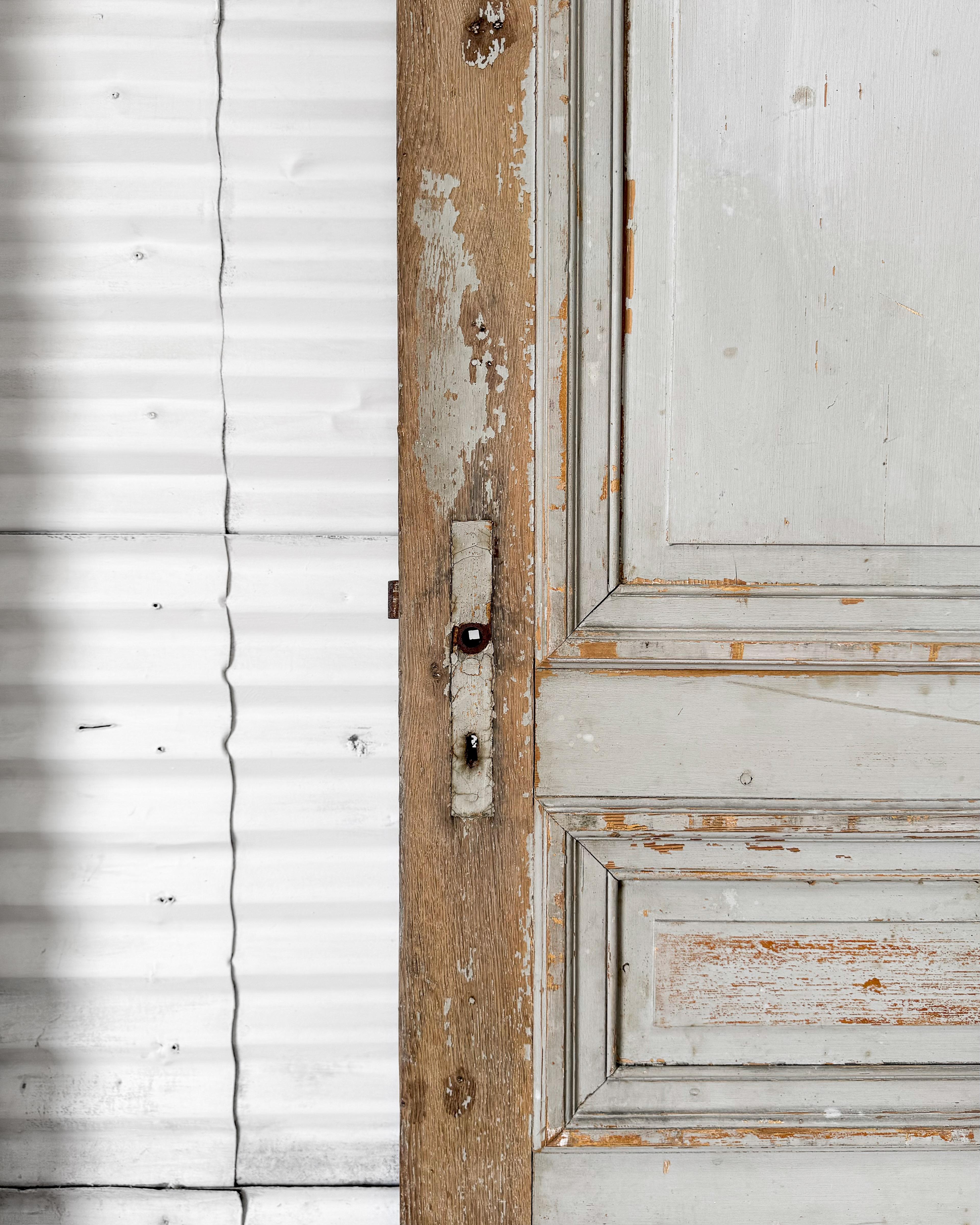 Puerta interior francesa recuperada del siglo XIX de 4 hojas con detalles tallados en venta 9