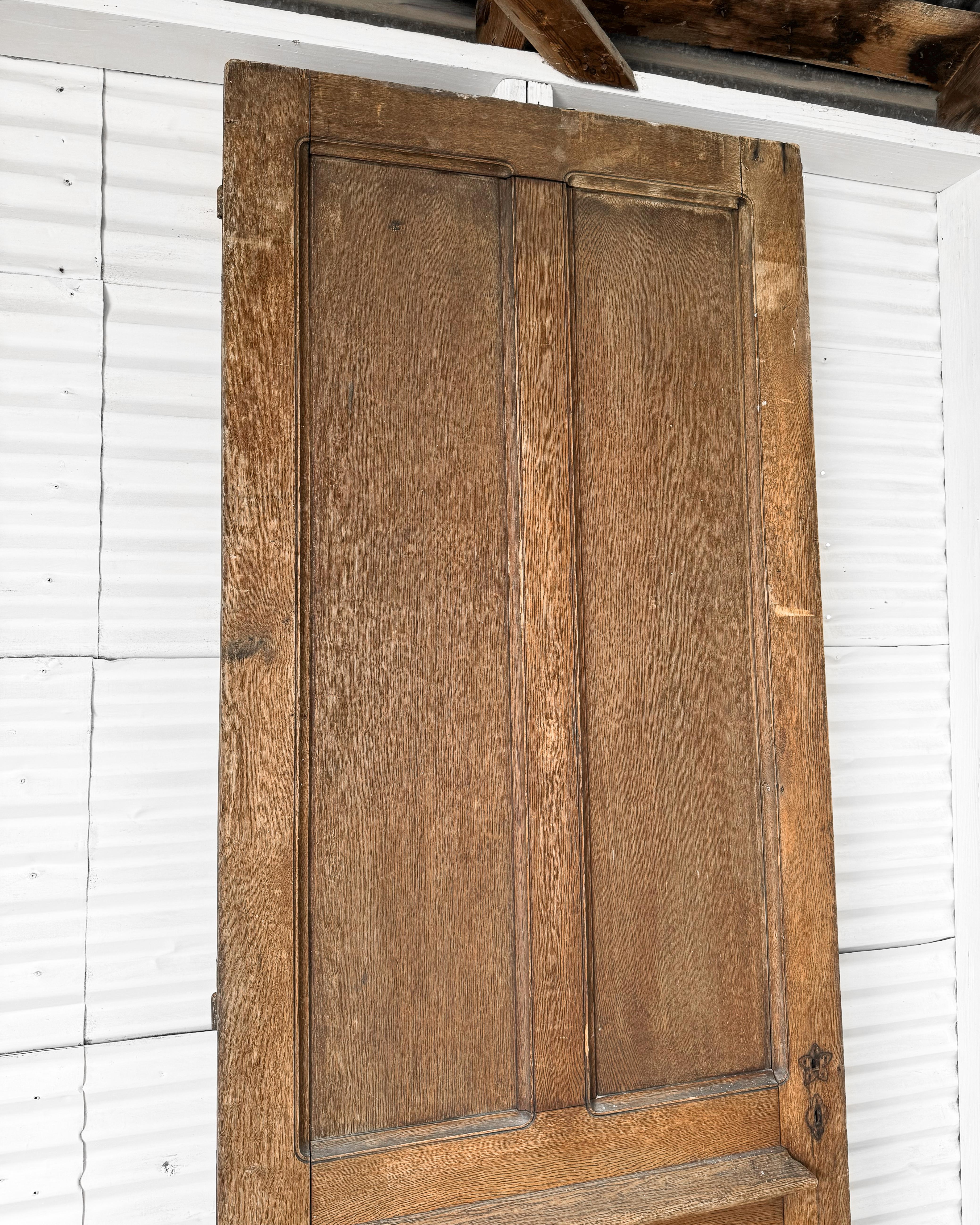 Puerta interior francesa recuperada del siglo XIX de 4 hojas con detalles tallados en Bueno estado para la venta en Mckinney, TX