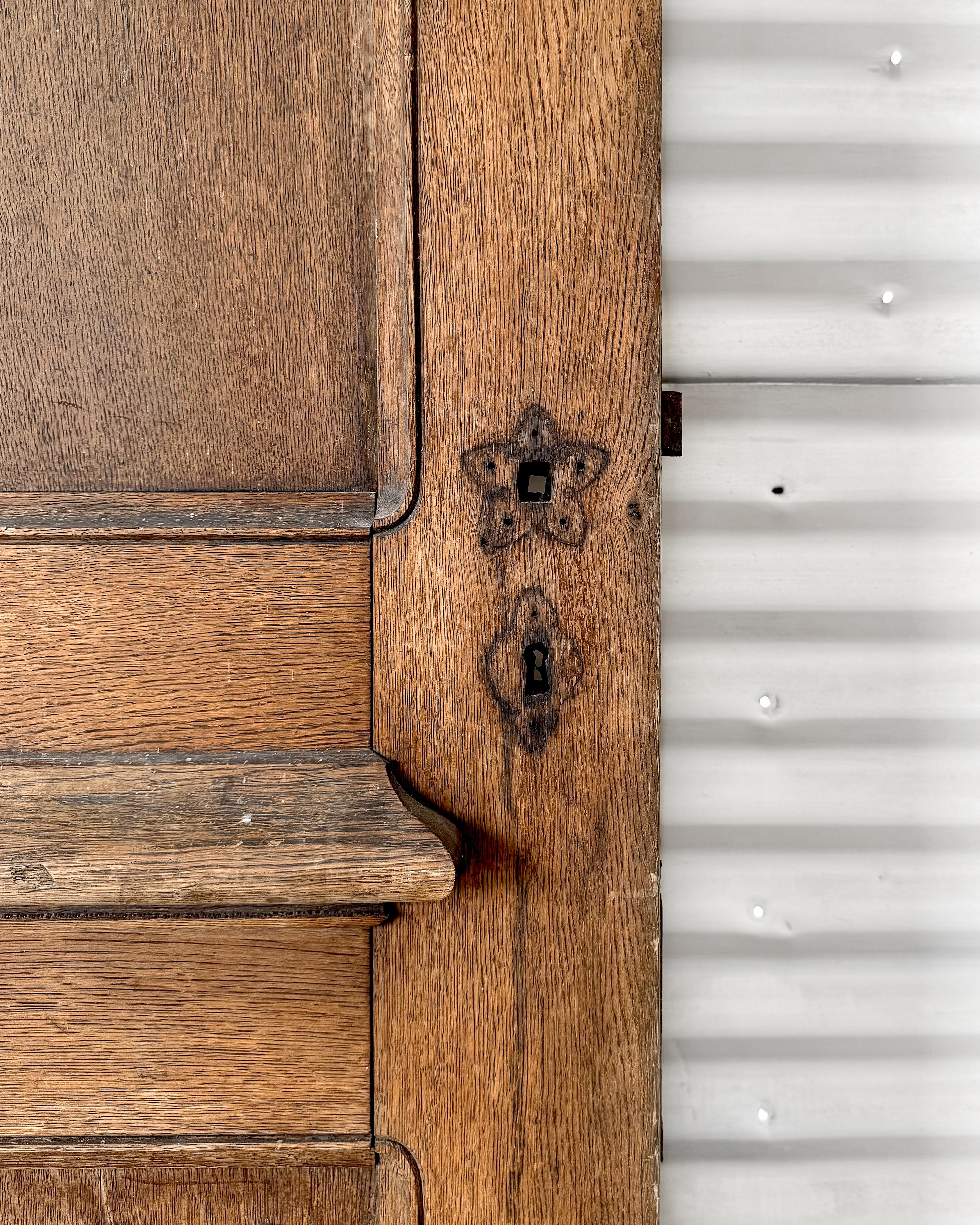 Puerta interior francesa recuperada del siglo XIX de 4 hojas con detalles tallados en venta 3