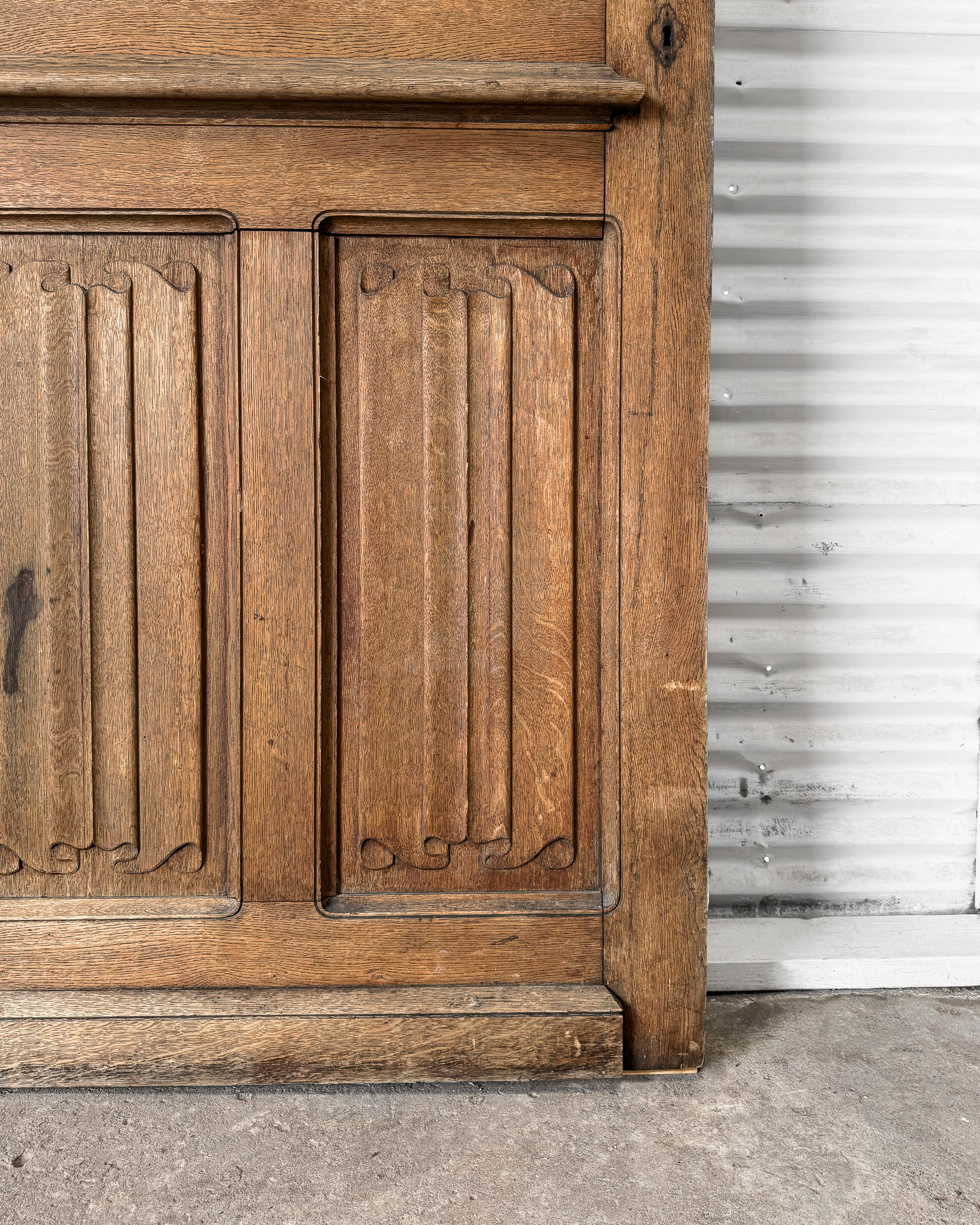 Puerta interior francesa recuperada del siglo XIX de 4 hojas con detalles tallados en venta 4