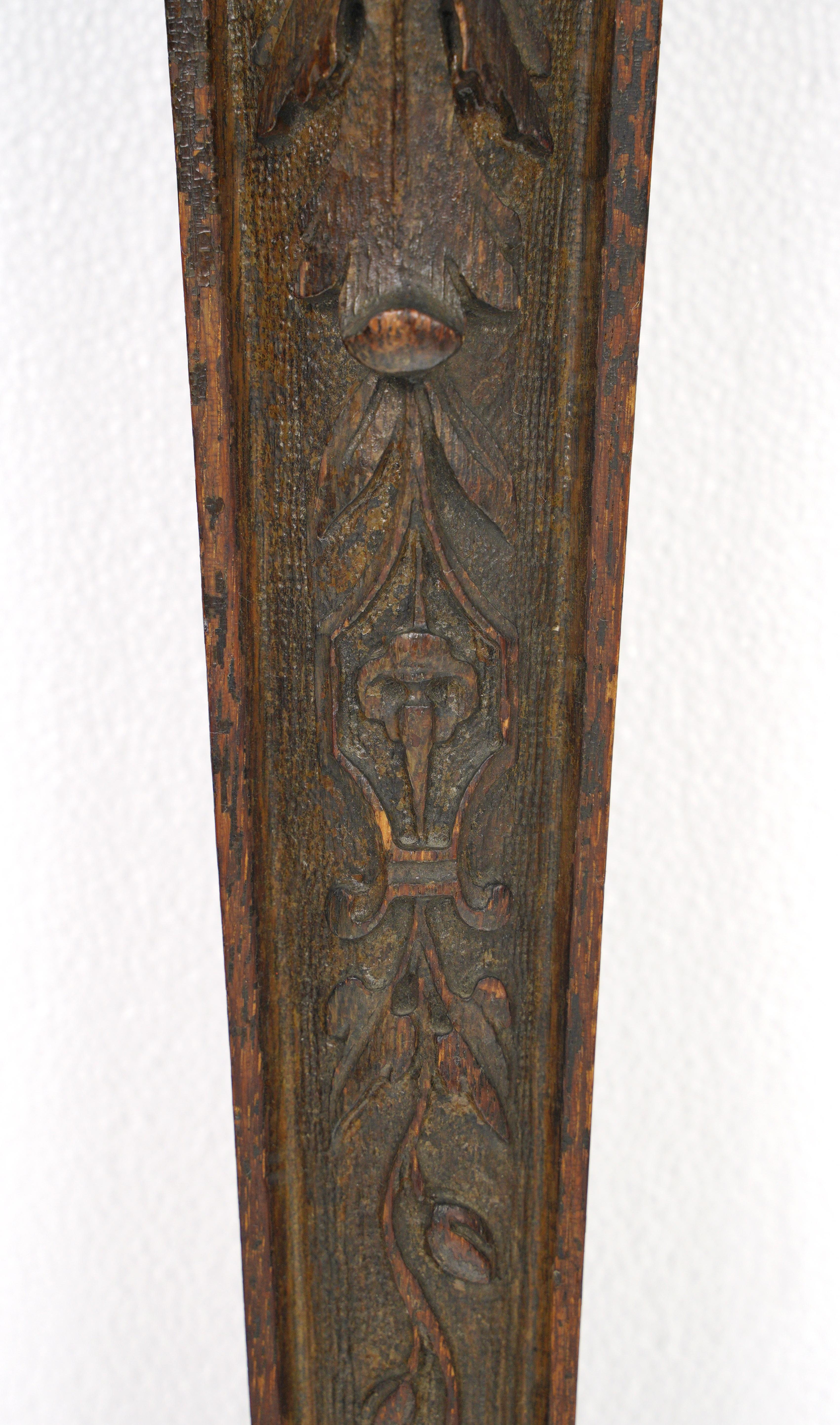 Reclaimed 28.625 in. Oak Griffin Furniture Carving In Good Condition For Sale In New York, NY