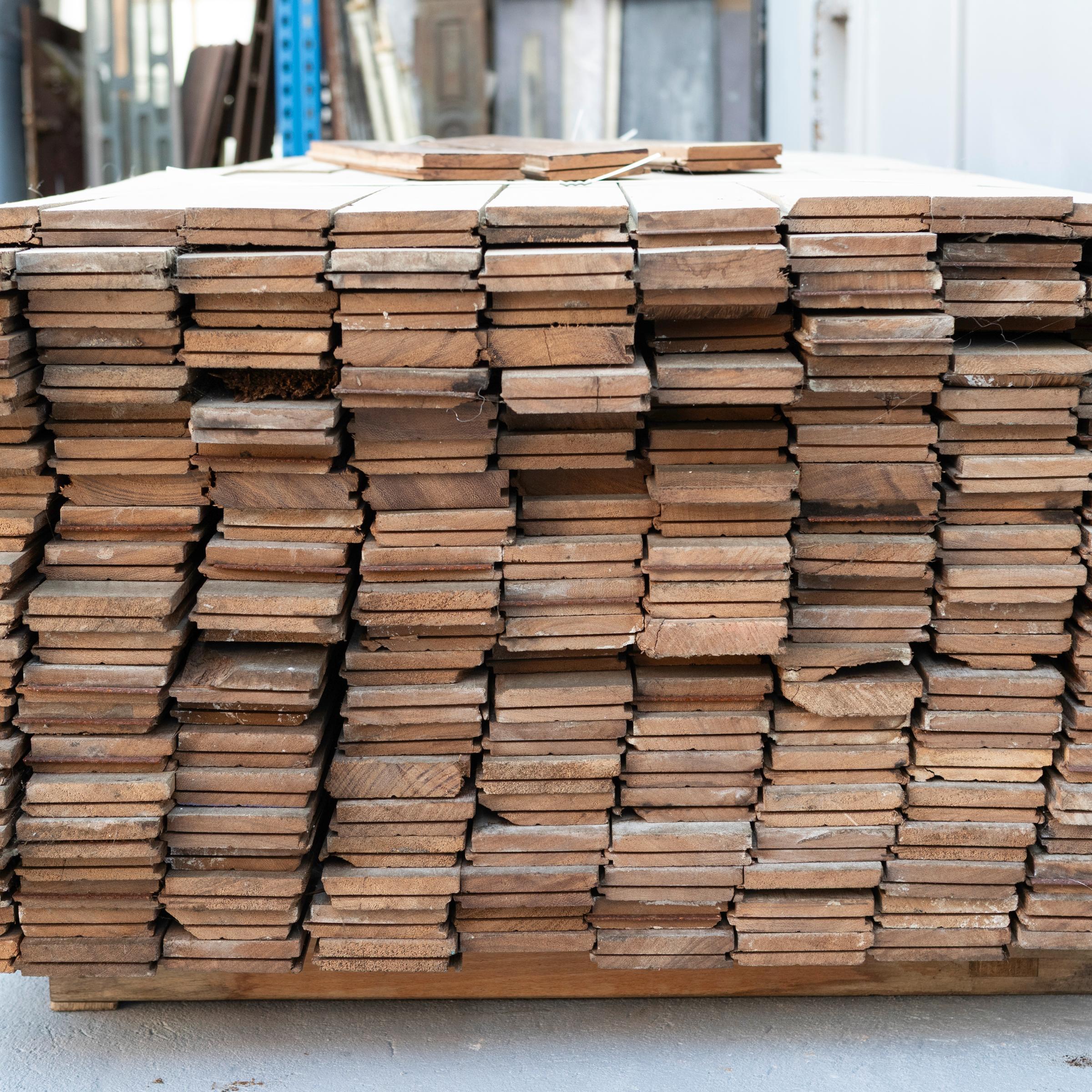 Bois de feuillus Lames de parquet en bois dur africain recyclé 600m² disponibles en vente