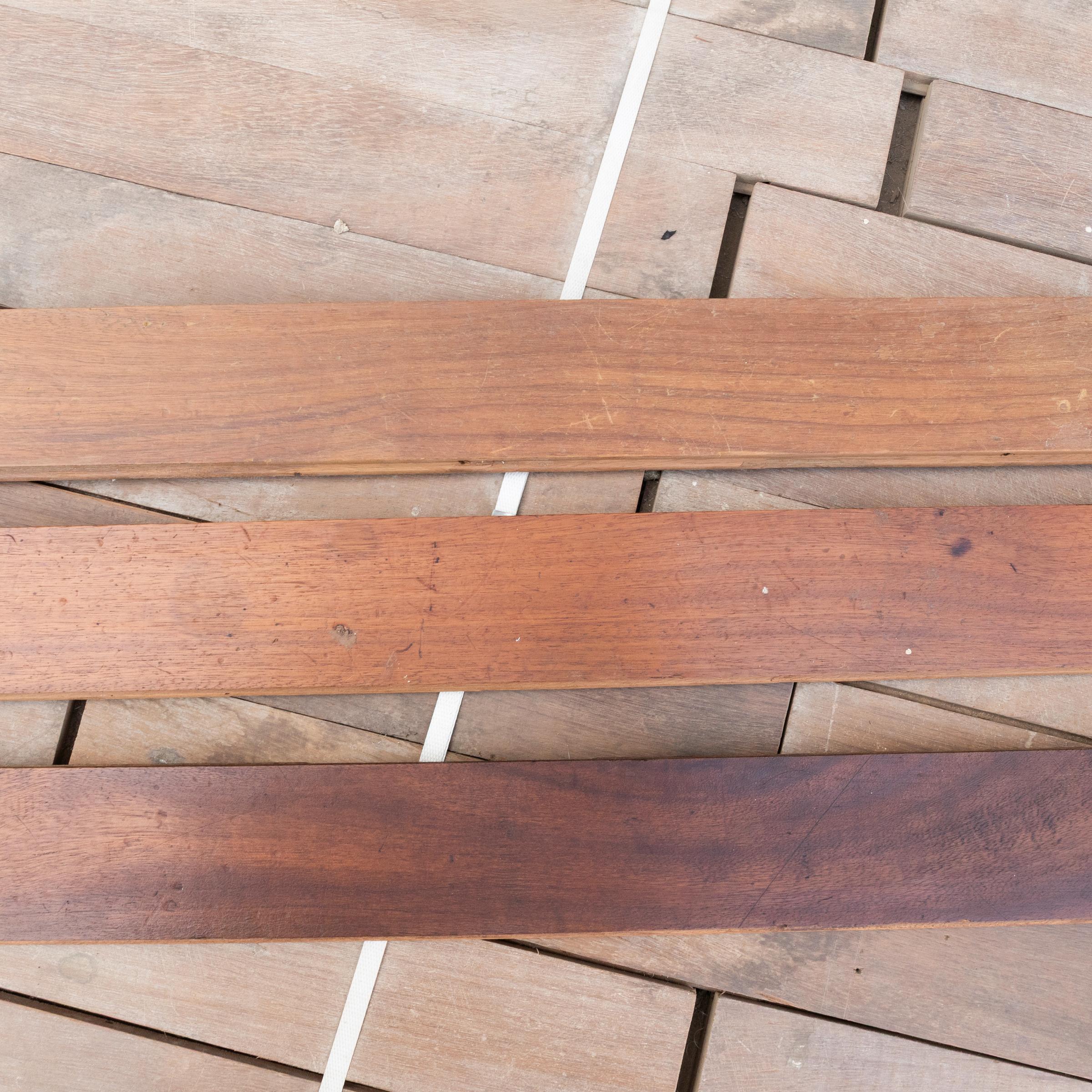 Lames de parquet en bois dur africain recyclé 600m² disponibles en vente 2