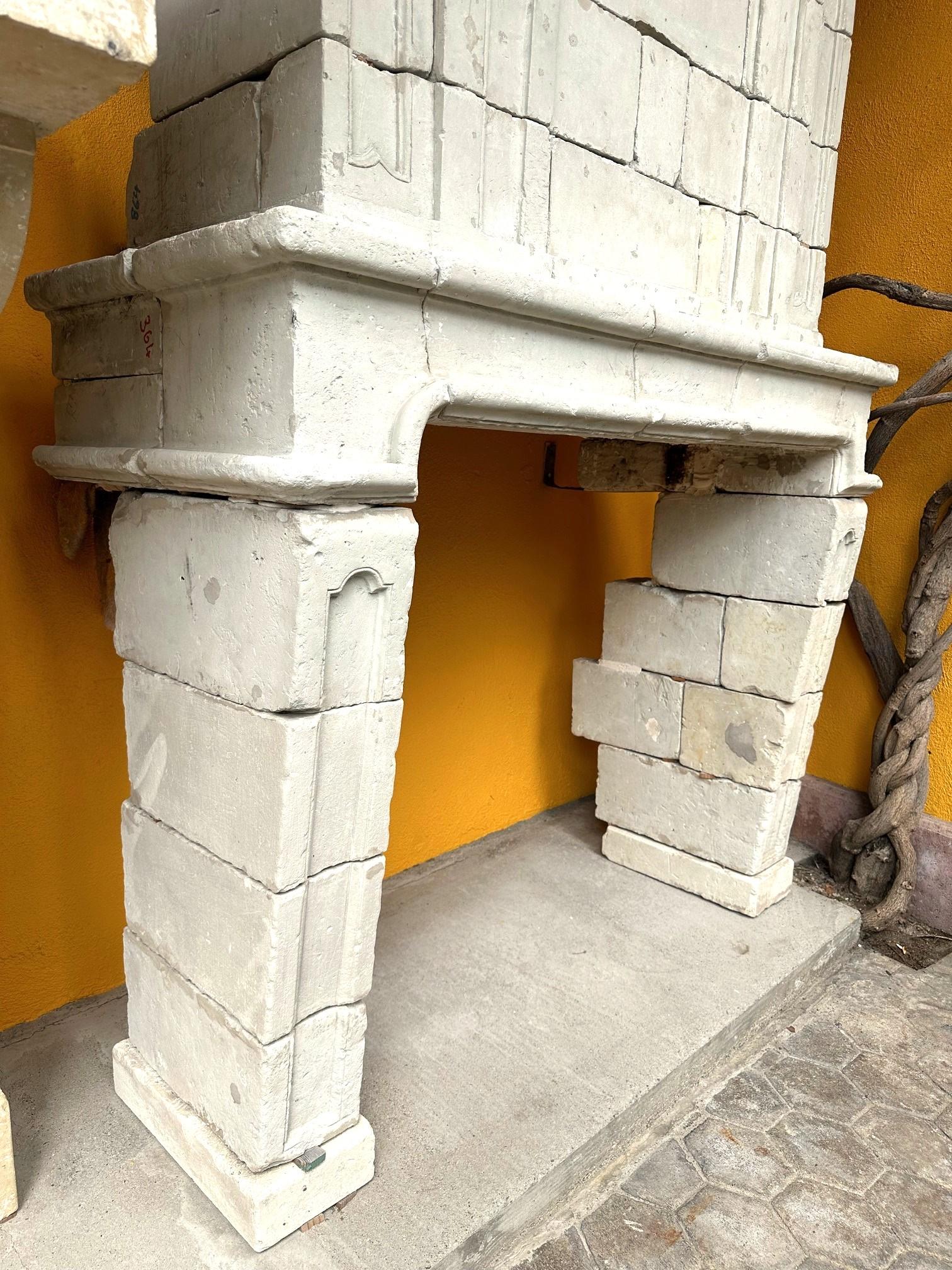 Revestimiento de chimenea de piedra tallada antigua Los Angeles CA en venta 5