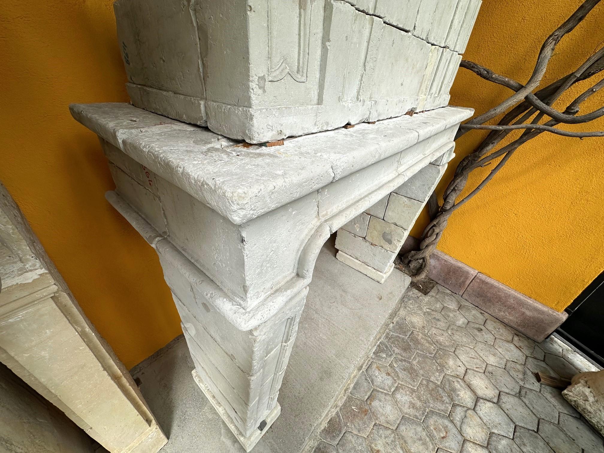 Revestimiento de chimenea de piedra tallada antigua Los Angeles CA en venta 7