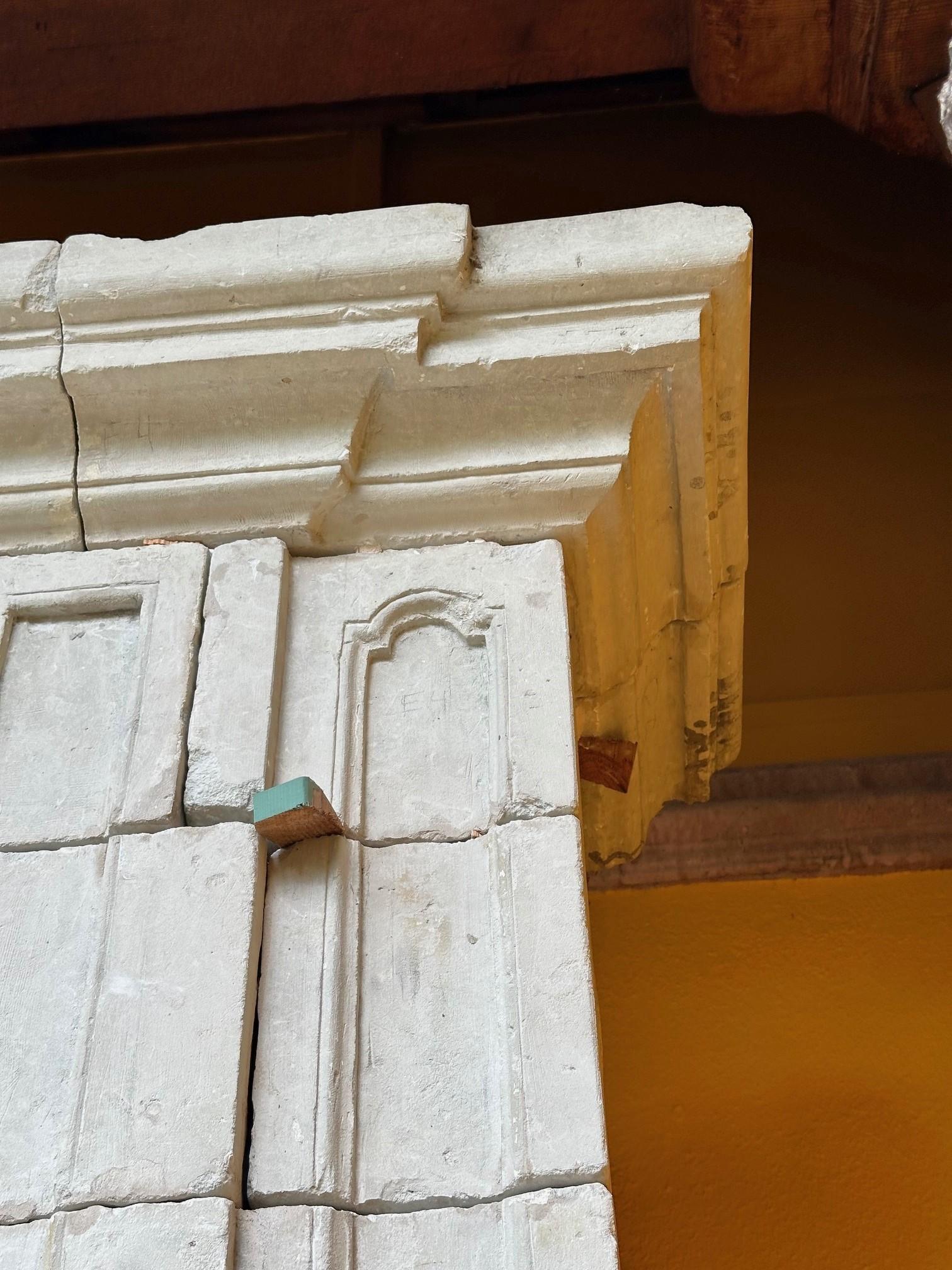 Revestimiento de chimenea de piedra tallada antigua Los Angeles CA en venta 10