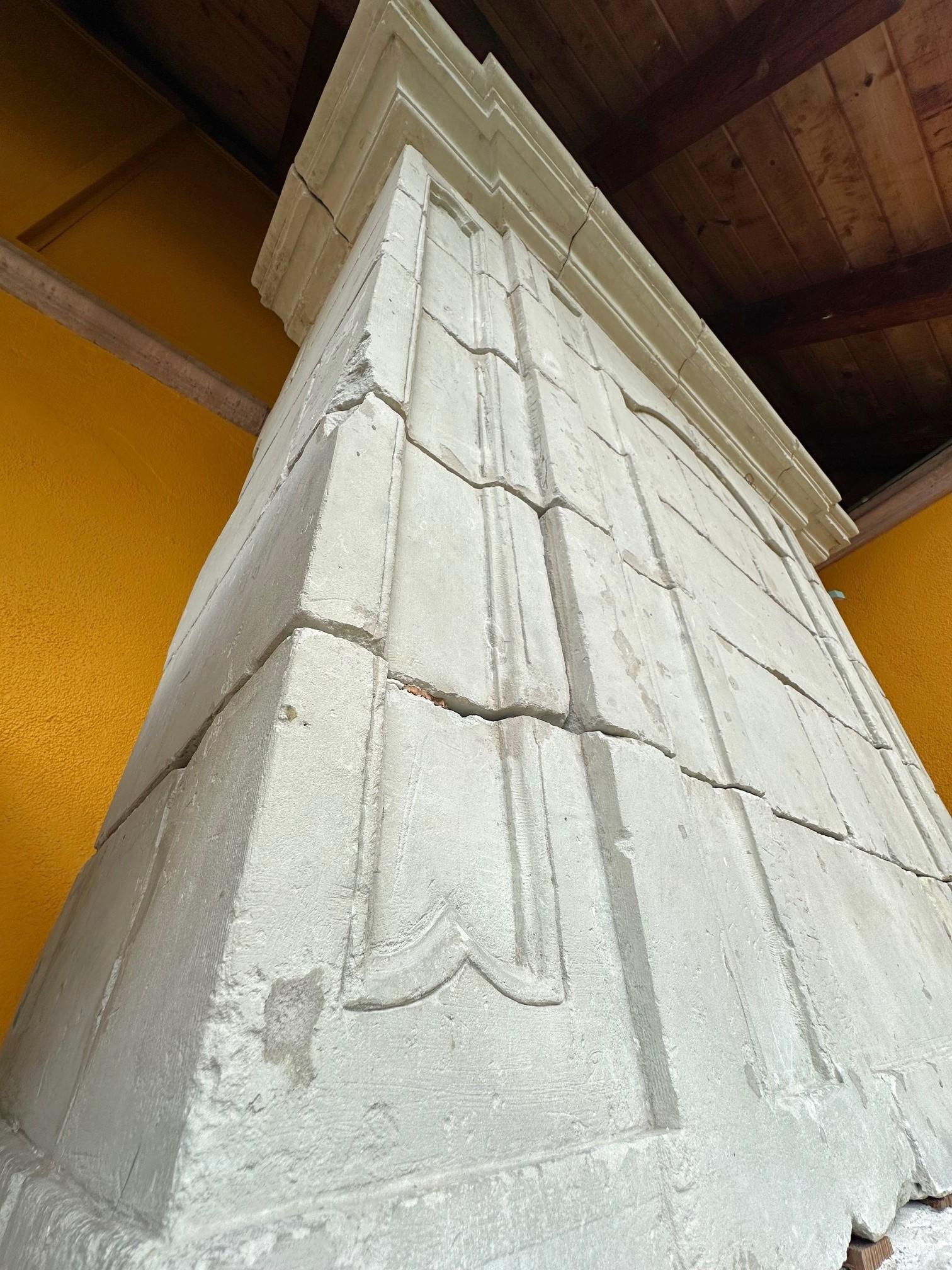 Revestimiento de chimenea de piedra tallada antigua Los Angeles CA en venta 11