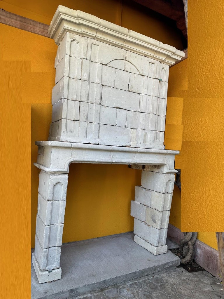 Revestimiento de chimenea de piedra tallada antigua Los Angeles CA en venta  en 1stDibs España, image size:768x1024