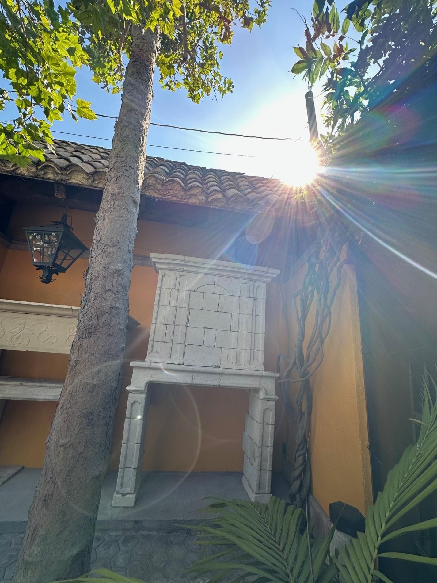 Revestimiento de chimenea de piedra tallada antigua Los Angeles CA en venta 1