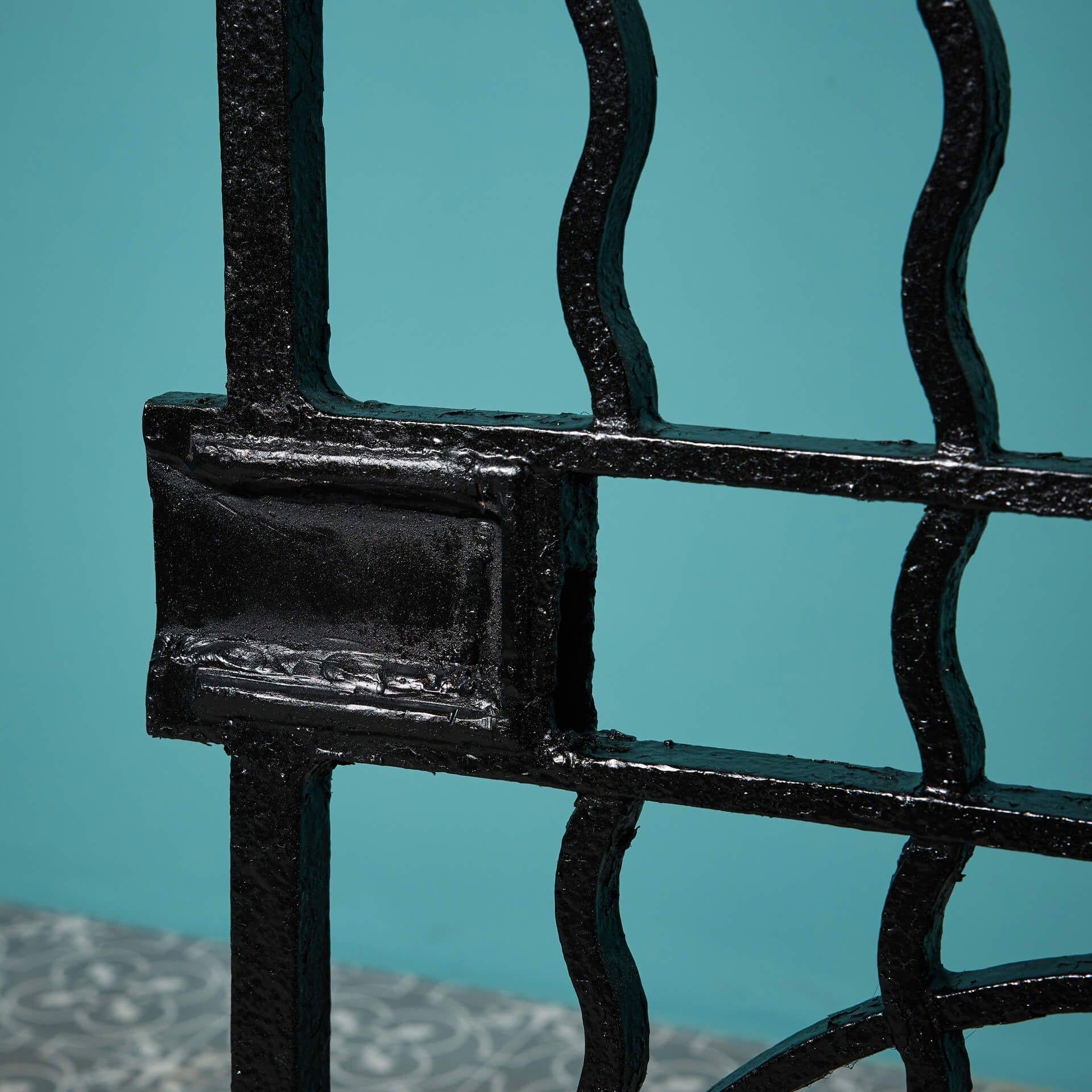 Reclaimed Antique English Cast Iron Pedestrian Gate In Fair Condition For Sale In Wormelow, Herefordshire