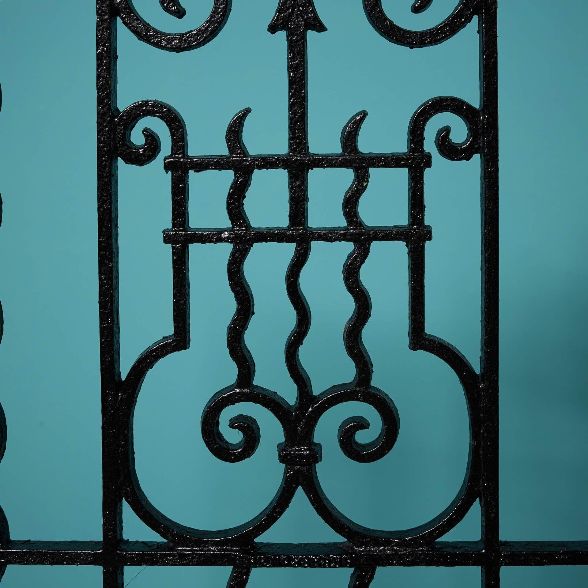 19th Century Reclaimed Antique English Cast Iron Pedestrian Gate For Sale
