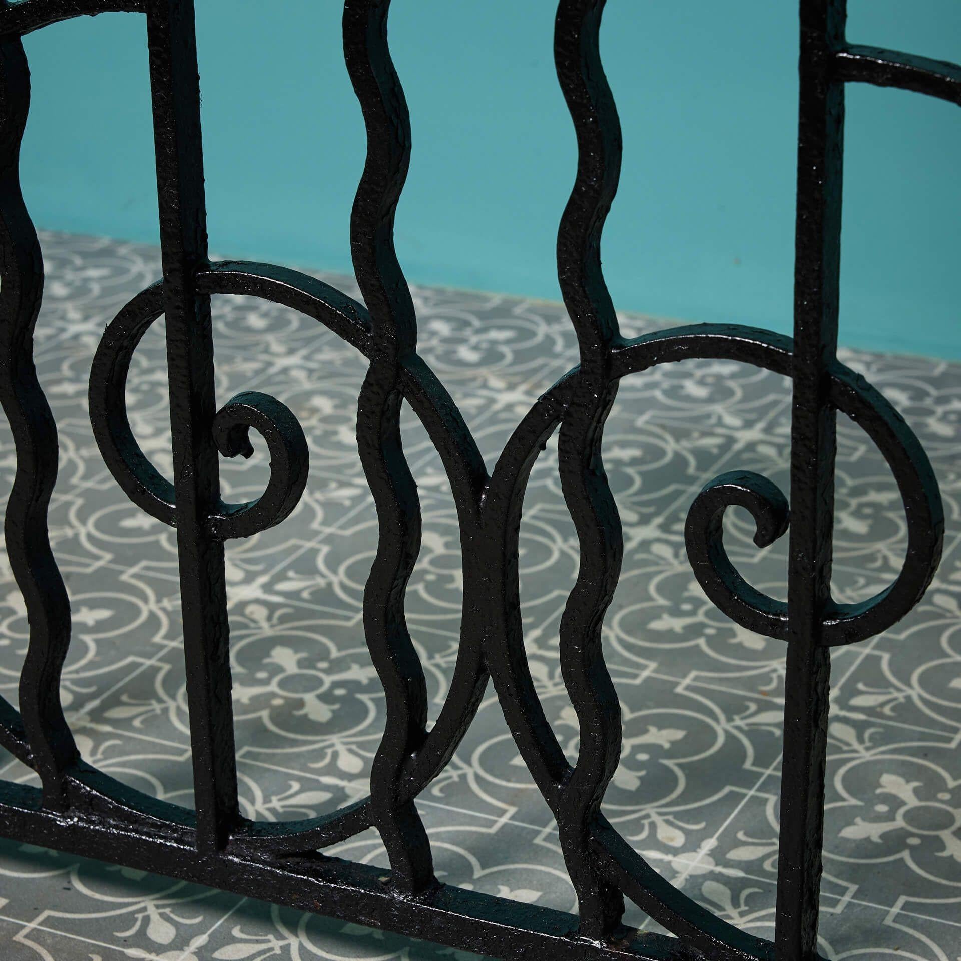 Reclaimed Antique English Cast Iron Pedestrian Gate For Sale 1