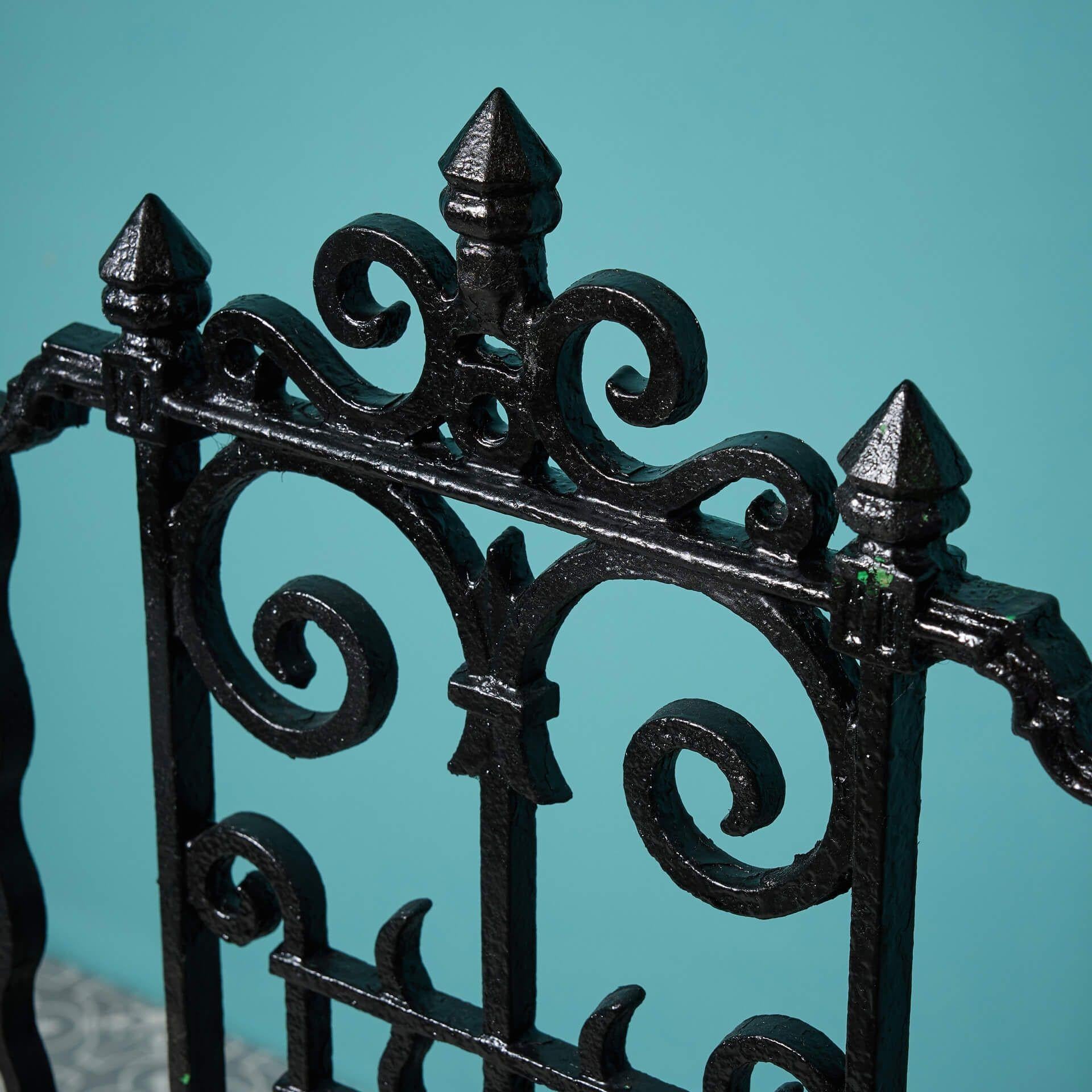 Moulage Portail latéral en fonte anglaise ancienne récupérée en vente