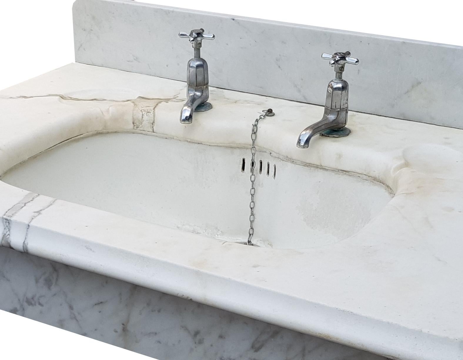 Reclaimed Antique Marble Wash Basin / Sink In Fair Condition In Wormelow, Herefordshire