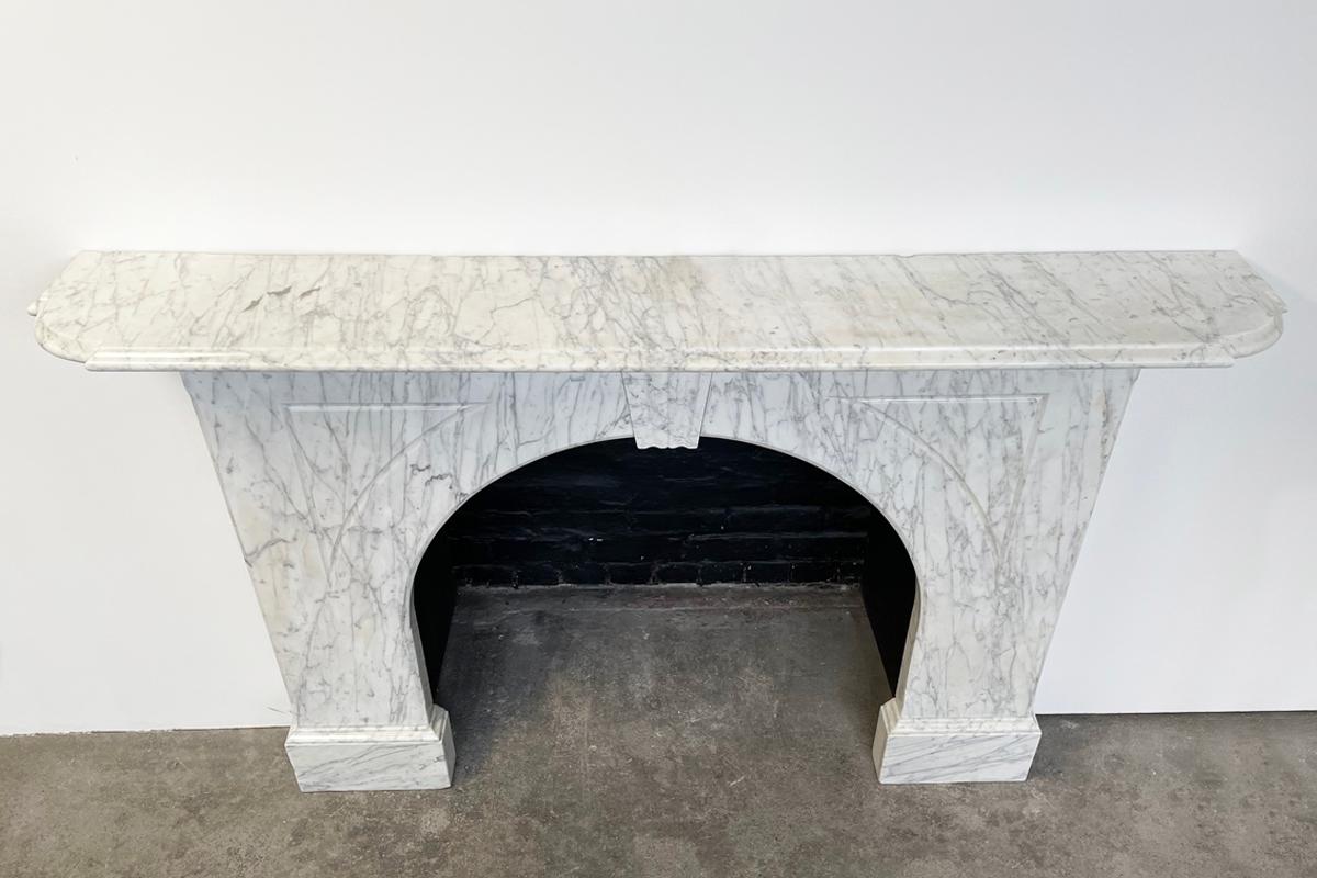 Reclaimed arched Victorian Carrara marble fireplace surround In Good Condition In Manchester, GB