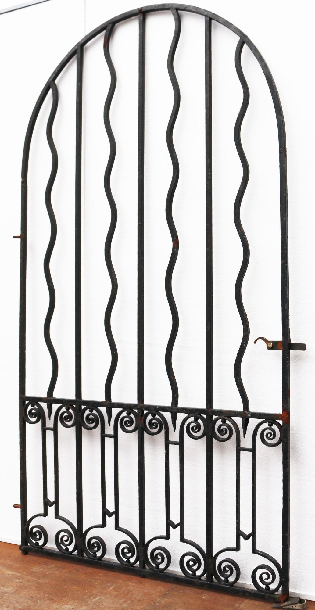 Reclaimed Arched Wrought Iron Gate In Fair Condition For Sale In Wormelow, Herefordshire