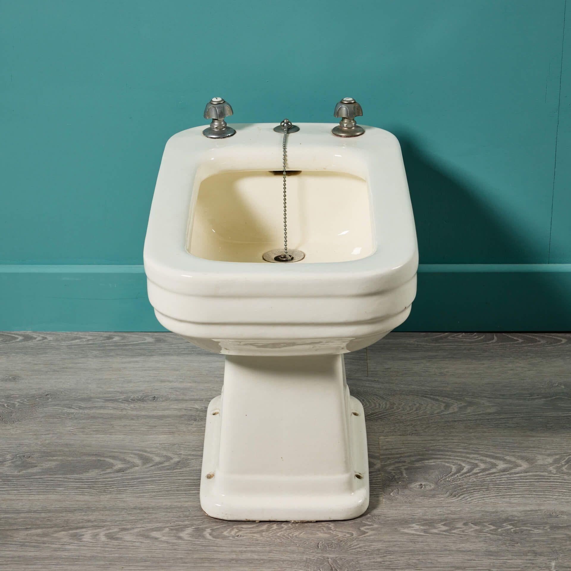 A reclaimed art deco French stoneware bidet. This early 20th century stylish bidet has a smooth square shape and light even craze, a lovely new addition for a bathroom in a contemporary or period property looking to incorporate Art Deco