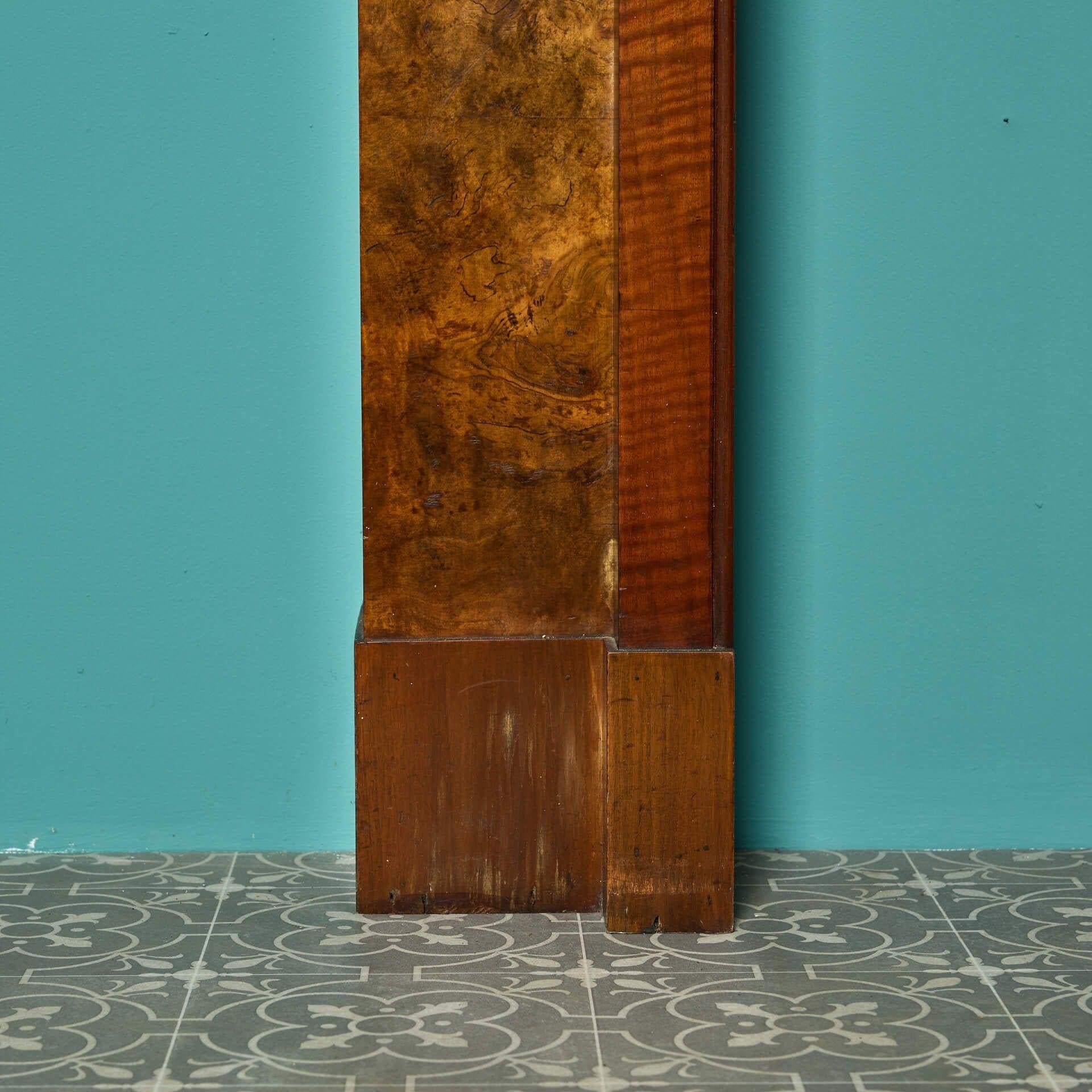 Aufgearbeitete Kaminumrandung aus Wurzelnuss im Art-Deco-Stil (20. Jahrhundert) im Angebot