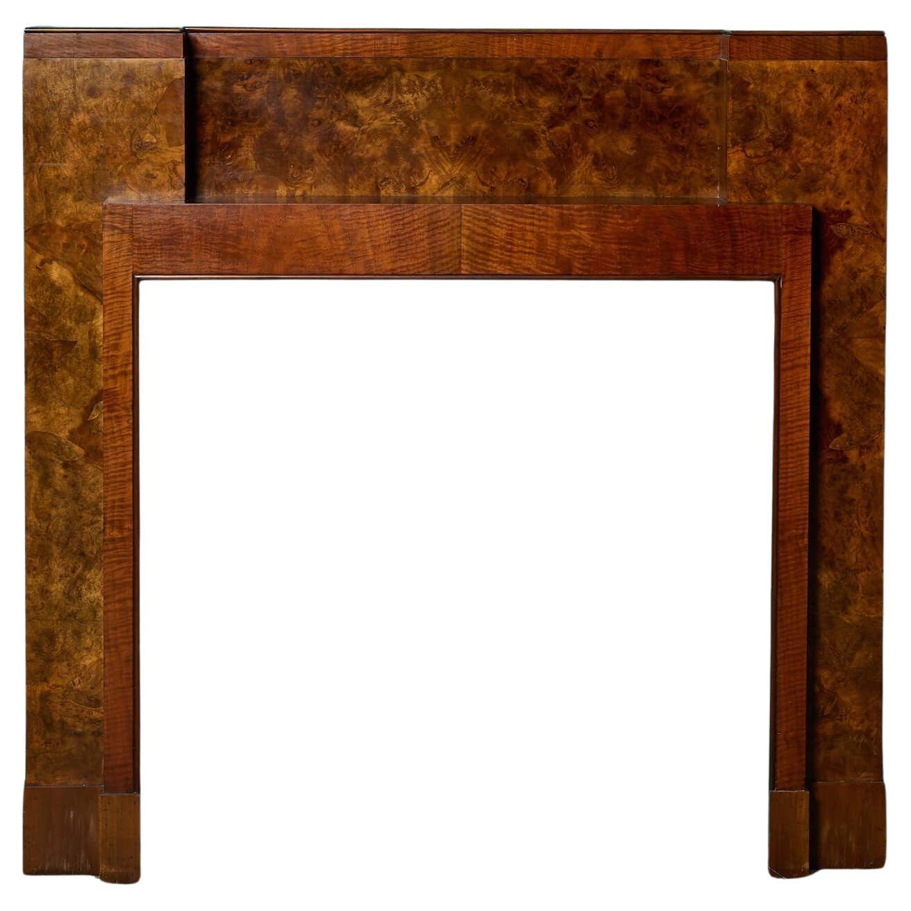 Cheminée en ronce de noyer récupérée de style Art déco
