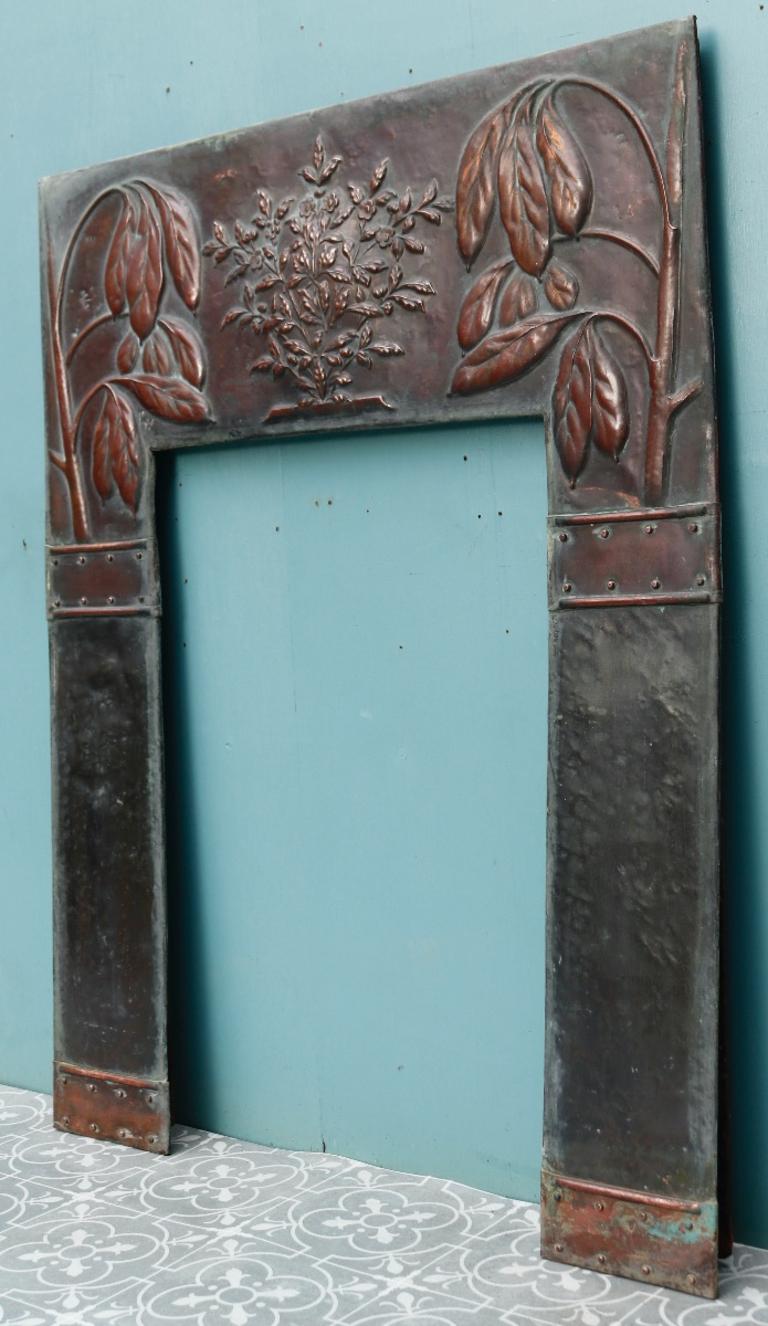 Kaminsims-Einsatz aus Kupfer im aufgearbeiteten Arts and Crafts-Stil im Zustand „Relativ gut“ im Angebot in Wormelow, Herefordshire