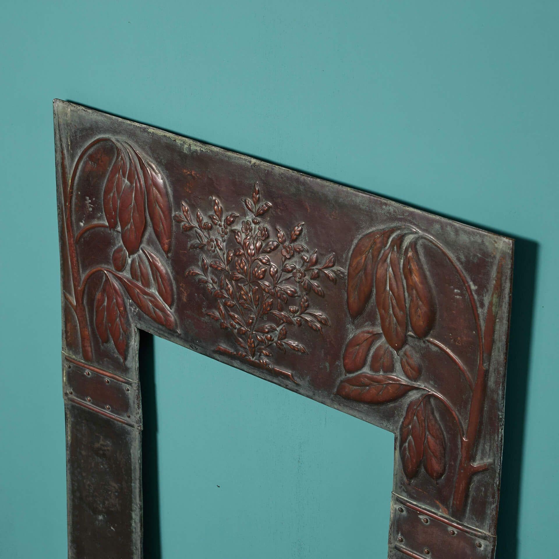 Aufgearbeitete Arts & Crafts Style Kupfer Kamineinsatz im Zustand „Relativ gut“ im Angebot in Wormelow, Herefordshire
