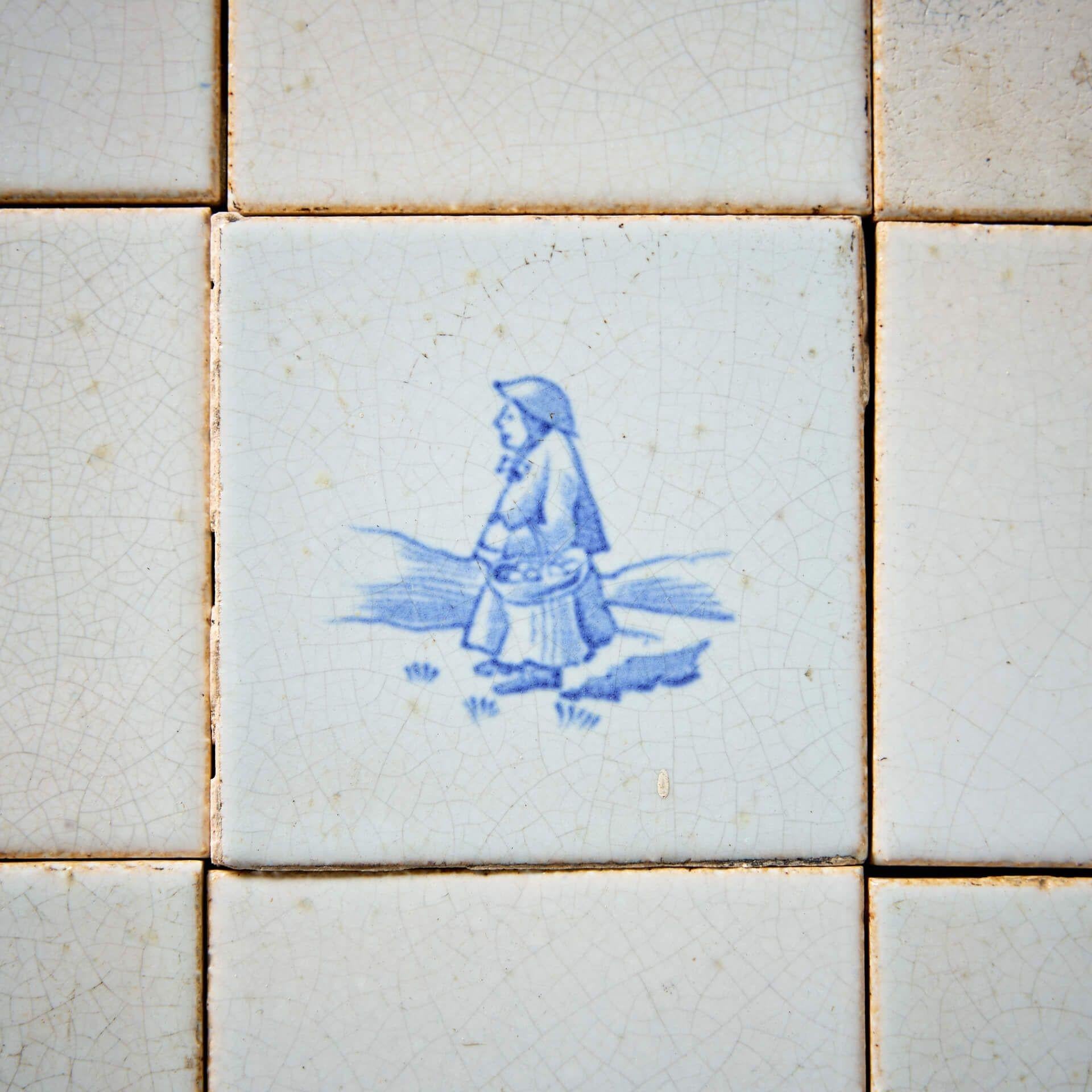 Piastrelle di ceramica di Bratt Colbran recuperate In condizioni discrete in vendita a Wormelow, Herefordshire