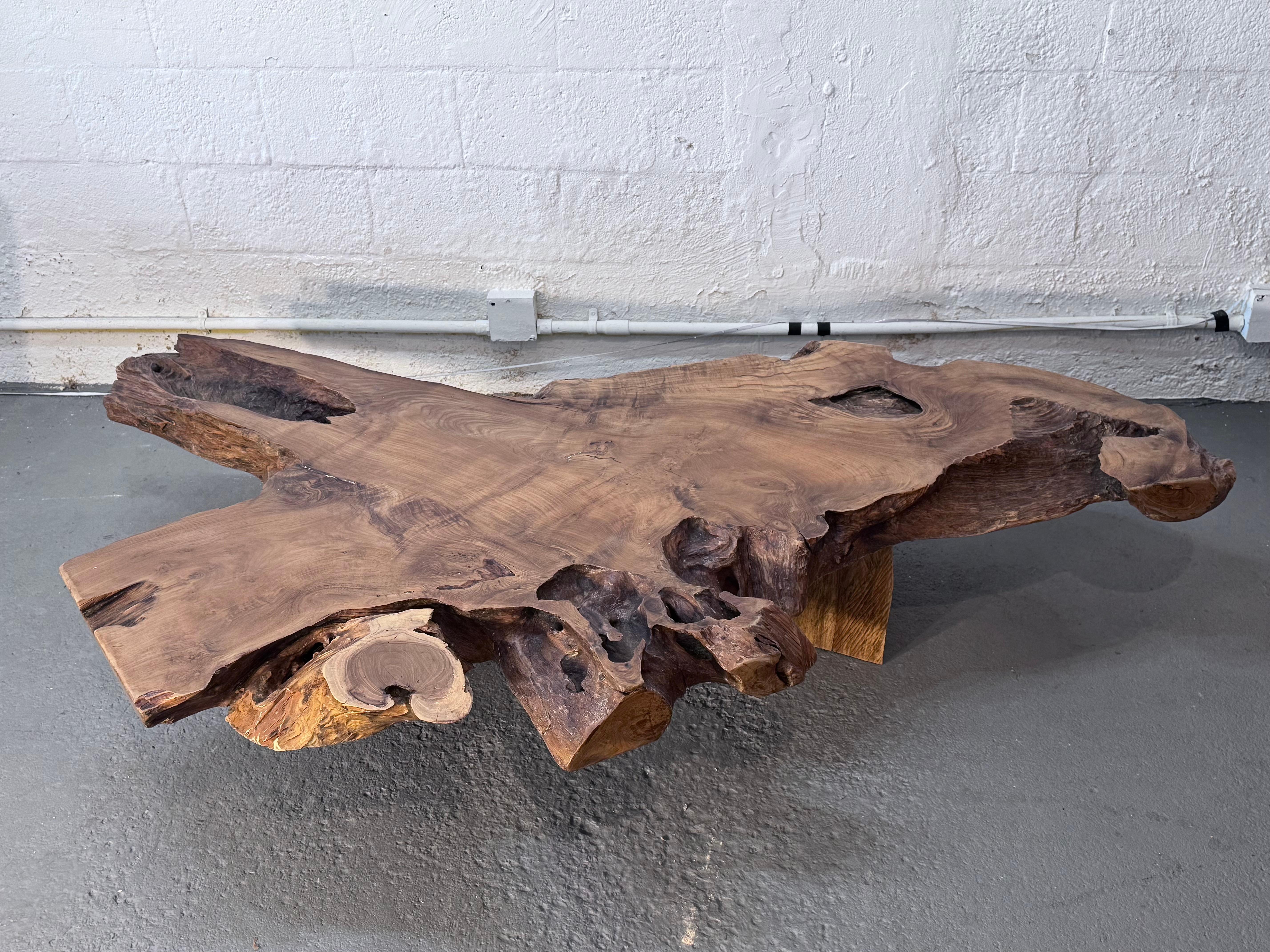 Reclaimed Brazilian Teak Live-Edge Coffee Table, Handcrafted by Rafael Calvo en venta 3