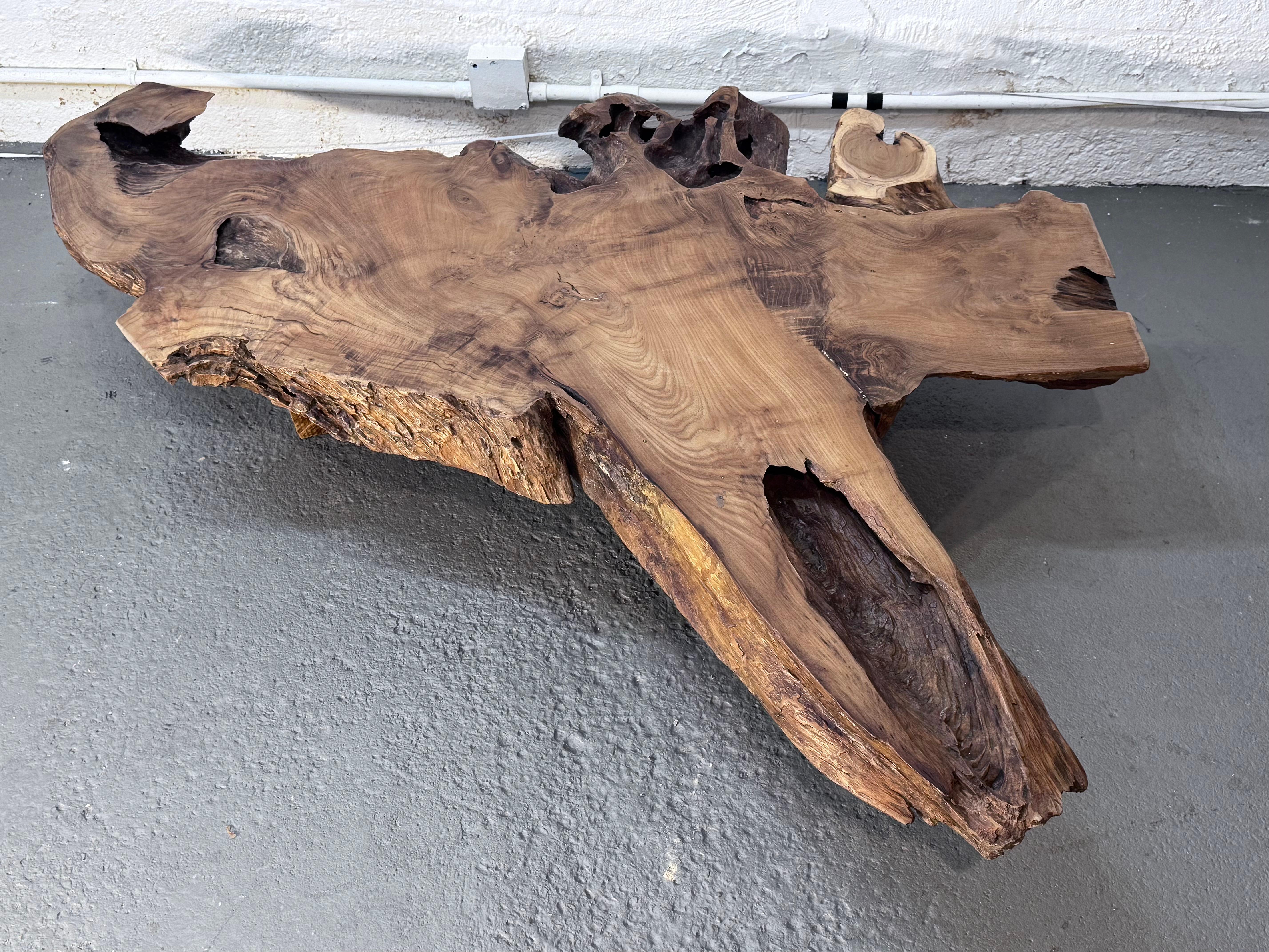 Reclaimed Brazilian Teak Live-Edge Coffee Table, Handcrafted by Rafael Calvo en venta 6