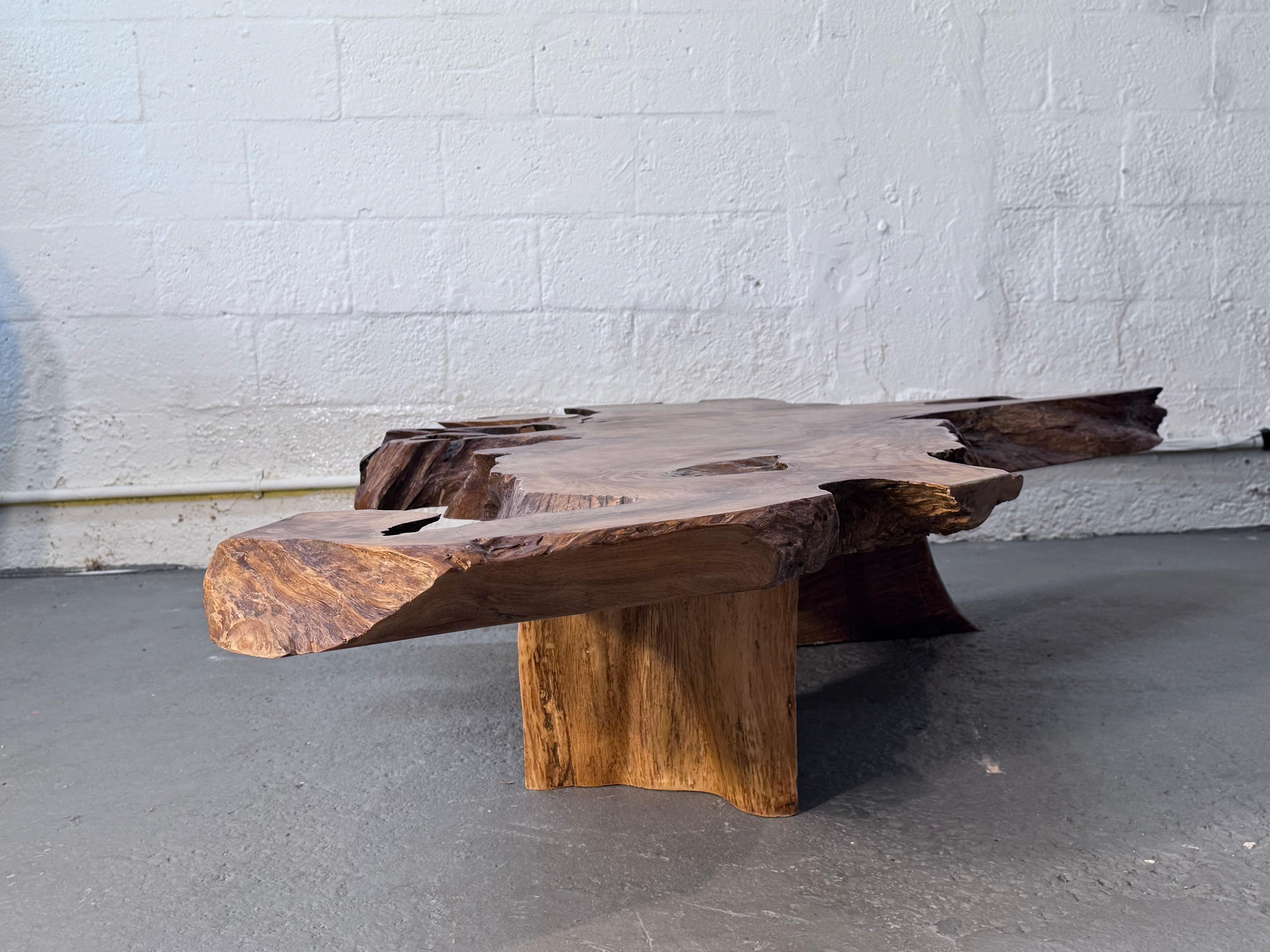 Reclaimed Brazilian Teak Live-Edge Coffee Table, Handcrafted by Rafael Calvo en venta 1