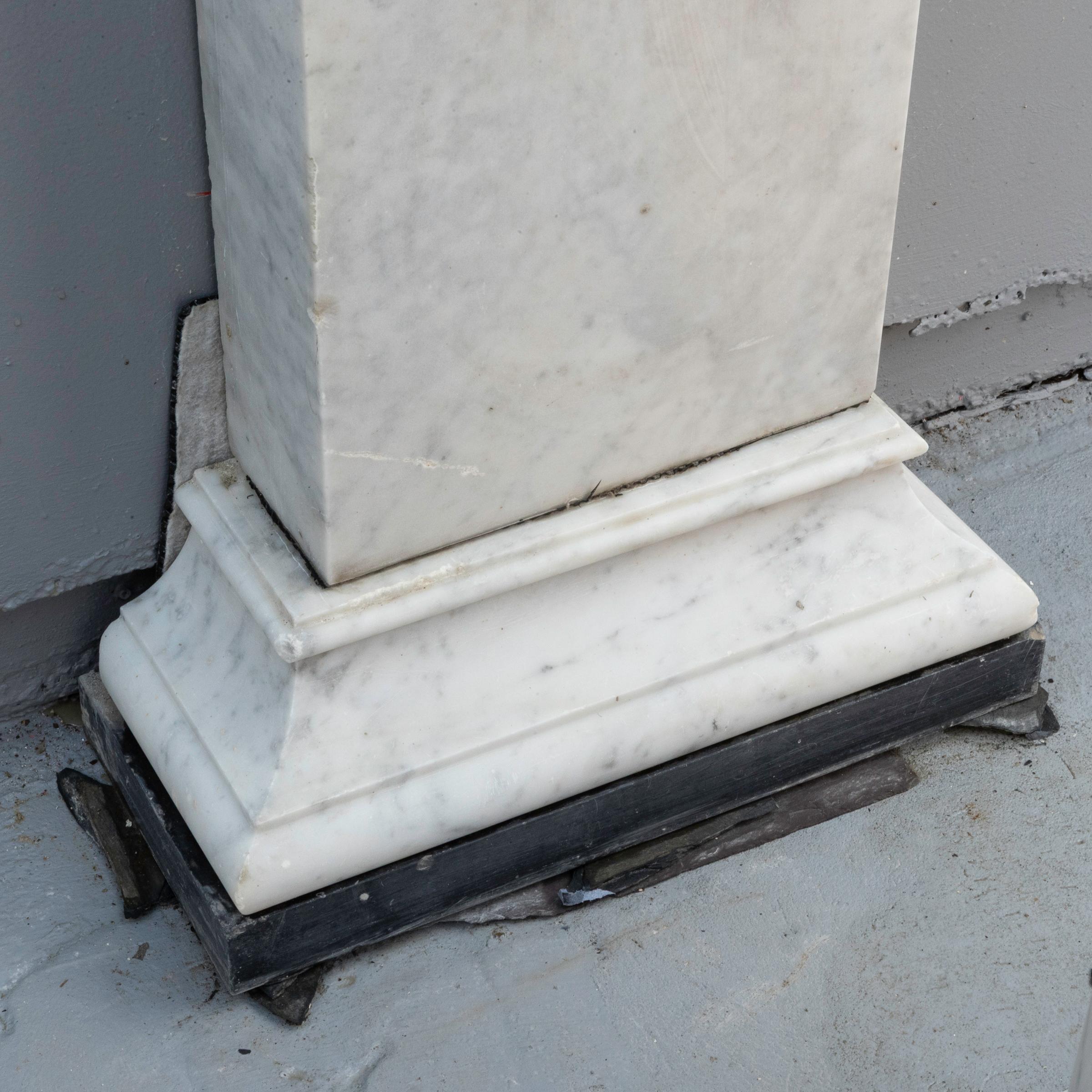 Marbre de Carrare Colonnes en marbre de Carrare récupéré  Portique en vente