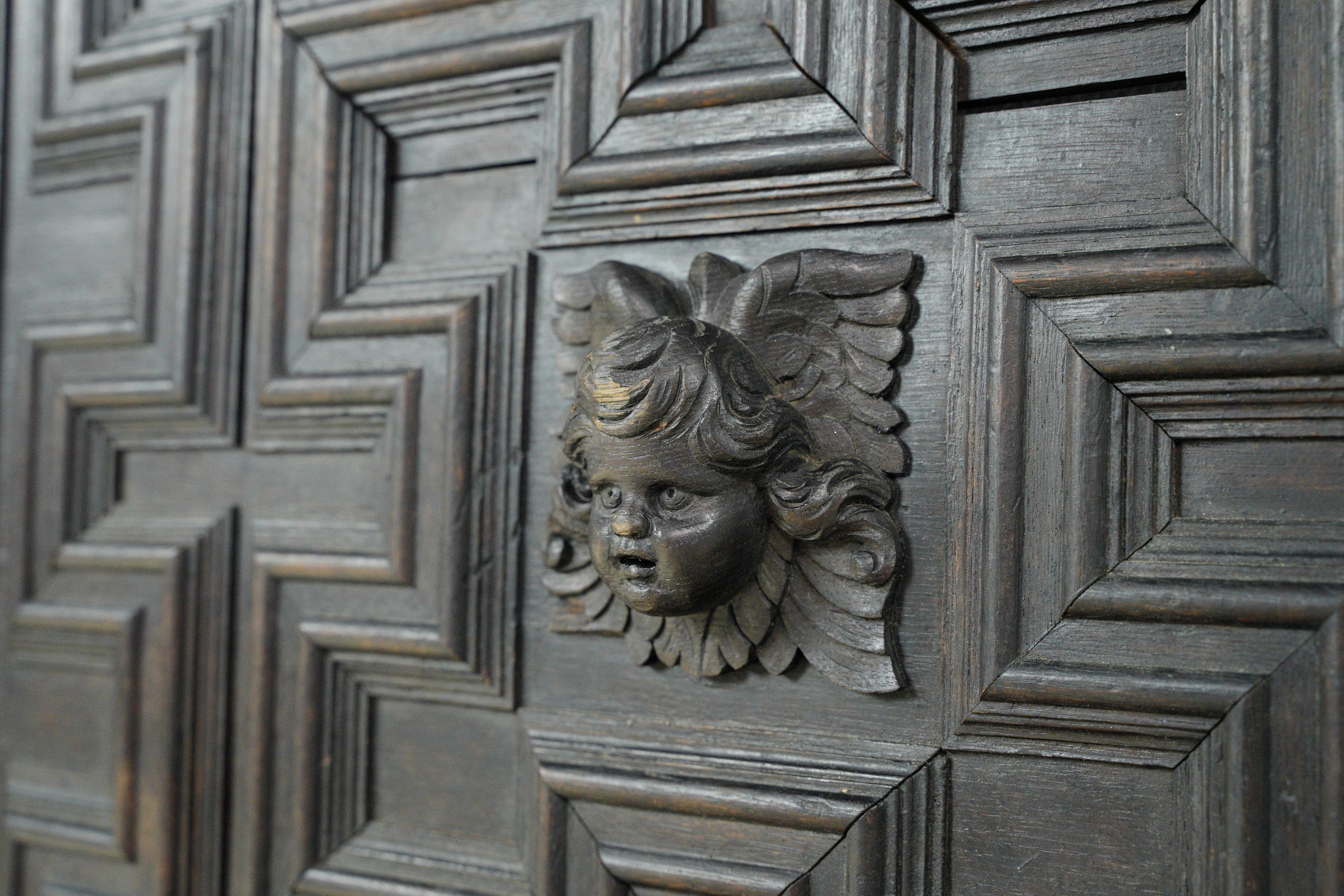 Anta dell'armadio in Oak Oak con chiave 27,875 x 25,625 pollici. in vendita 1