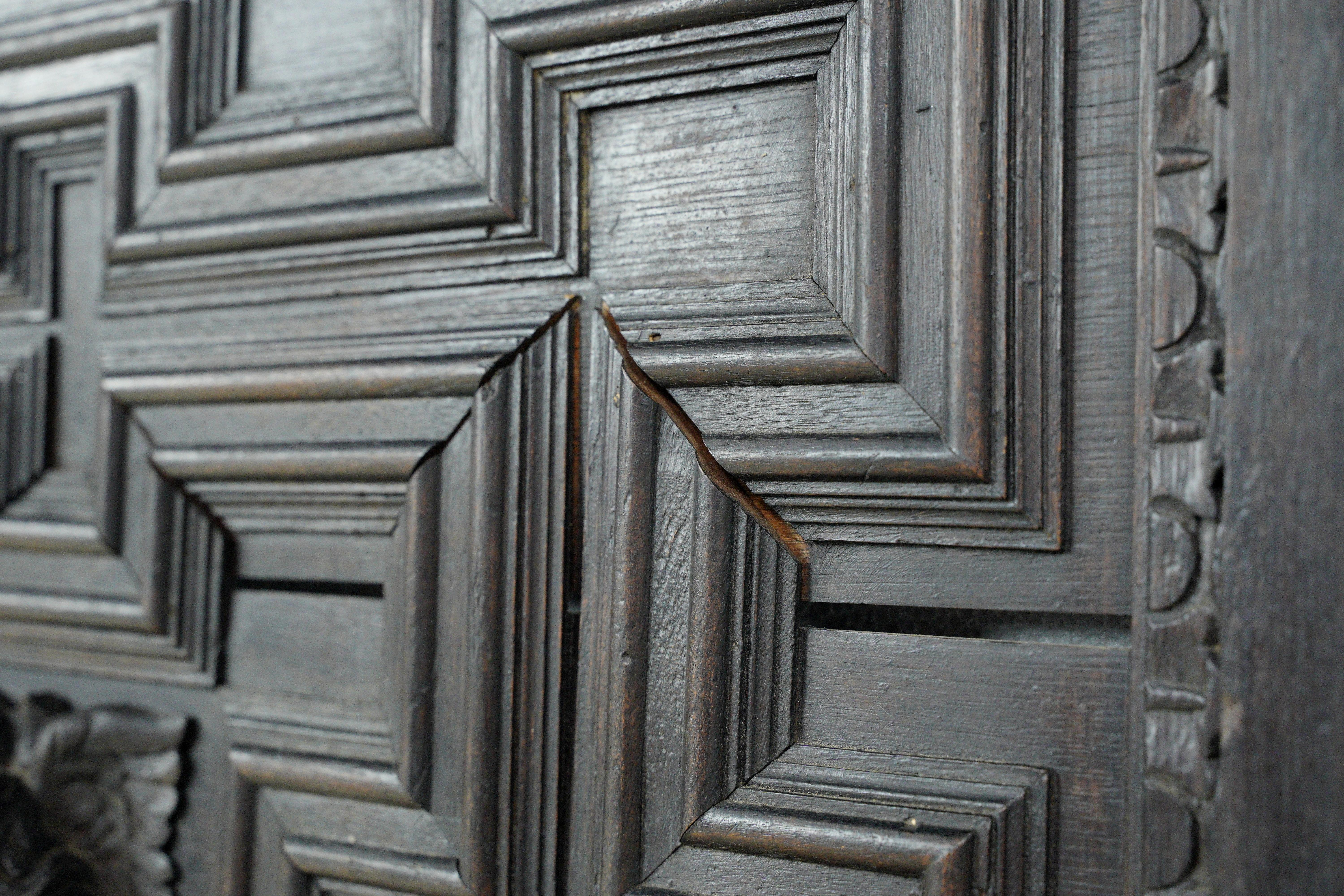 Anta dell'armadio in Oak Oak con chiave 27,875 x 25,625 pollici. in vendita 2