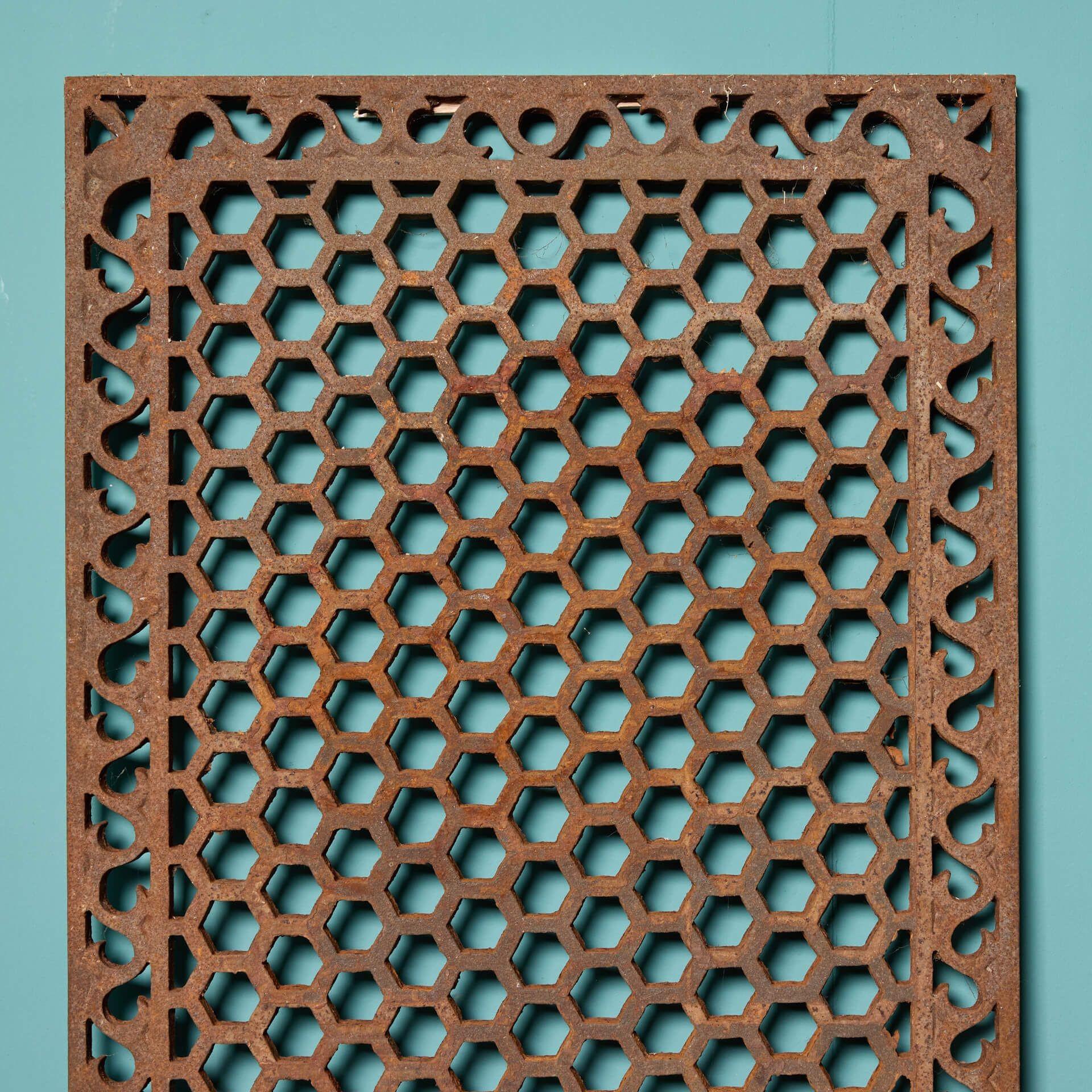 Reclaimed Cast Iron Floor Grids (72 available) In Fair Condition For Sale In Wormelow, Herefordshire