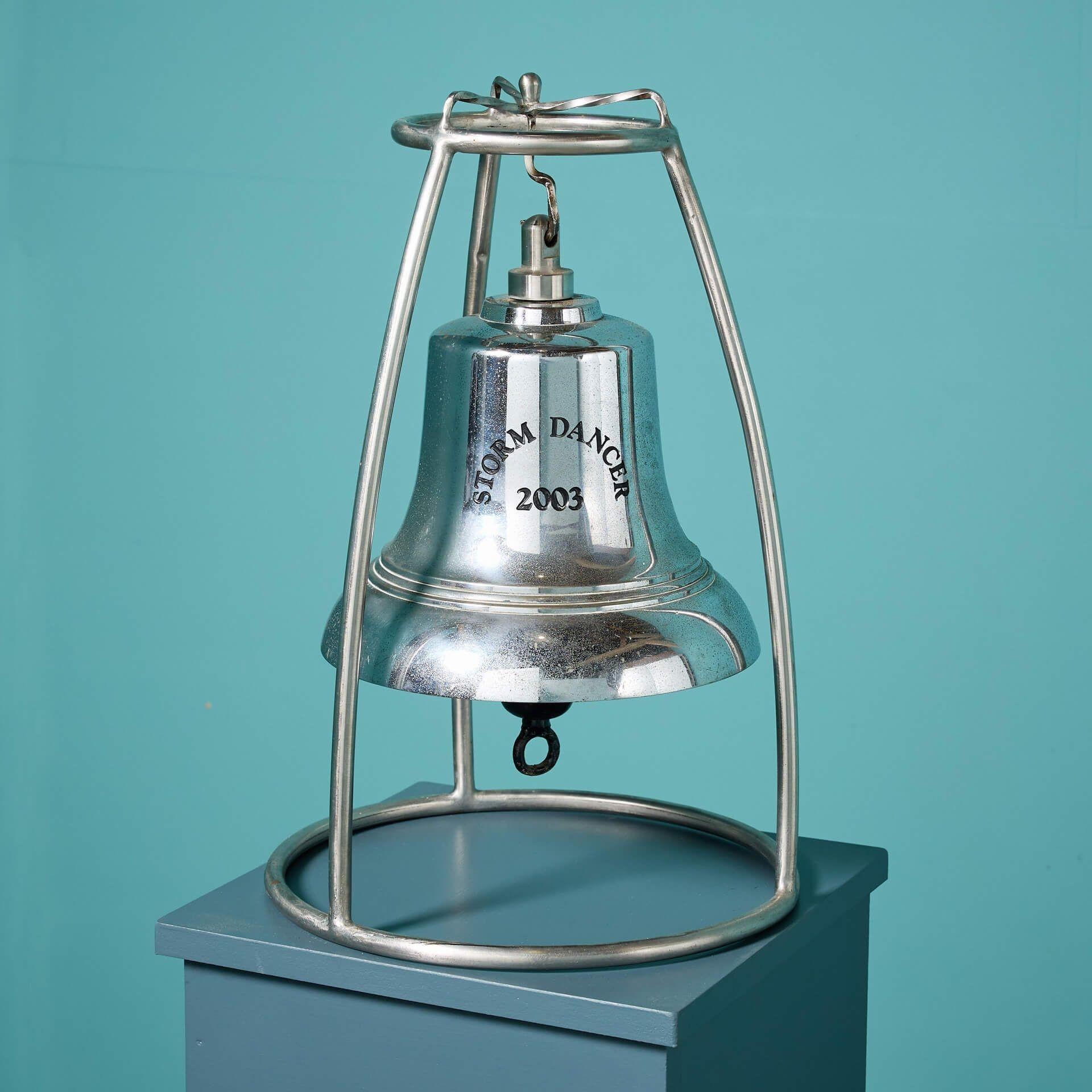 Bronzo Campana marittima in bronzo cromato di recupero con supporto in vendita