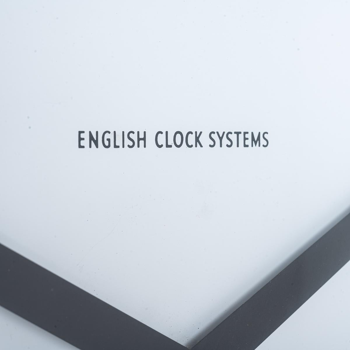 Recycelte doppelseitige Fabrikuhr von English Clock Systems im Angebot 5