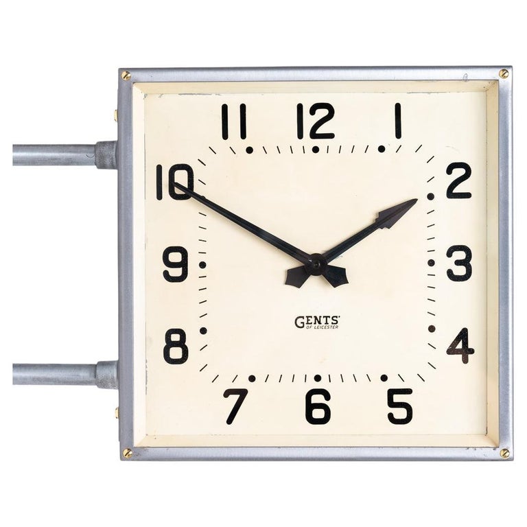Orologio da parete quadrato bifacciale recuperato di Gents of Leicester in  vendita su 1stDibs | orologio da parete doppia faccia, orologio bifacciale  moderno