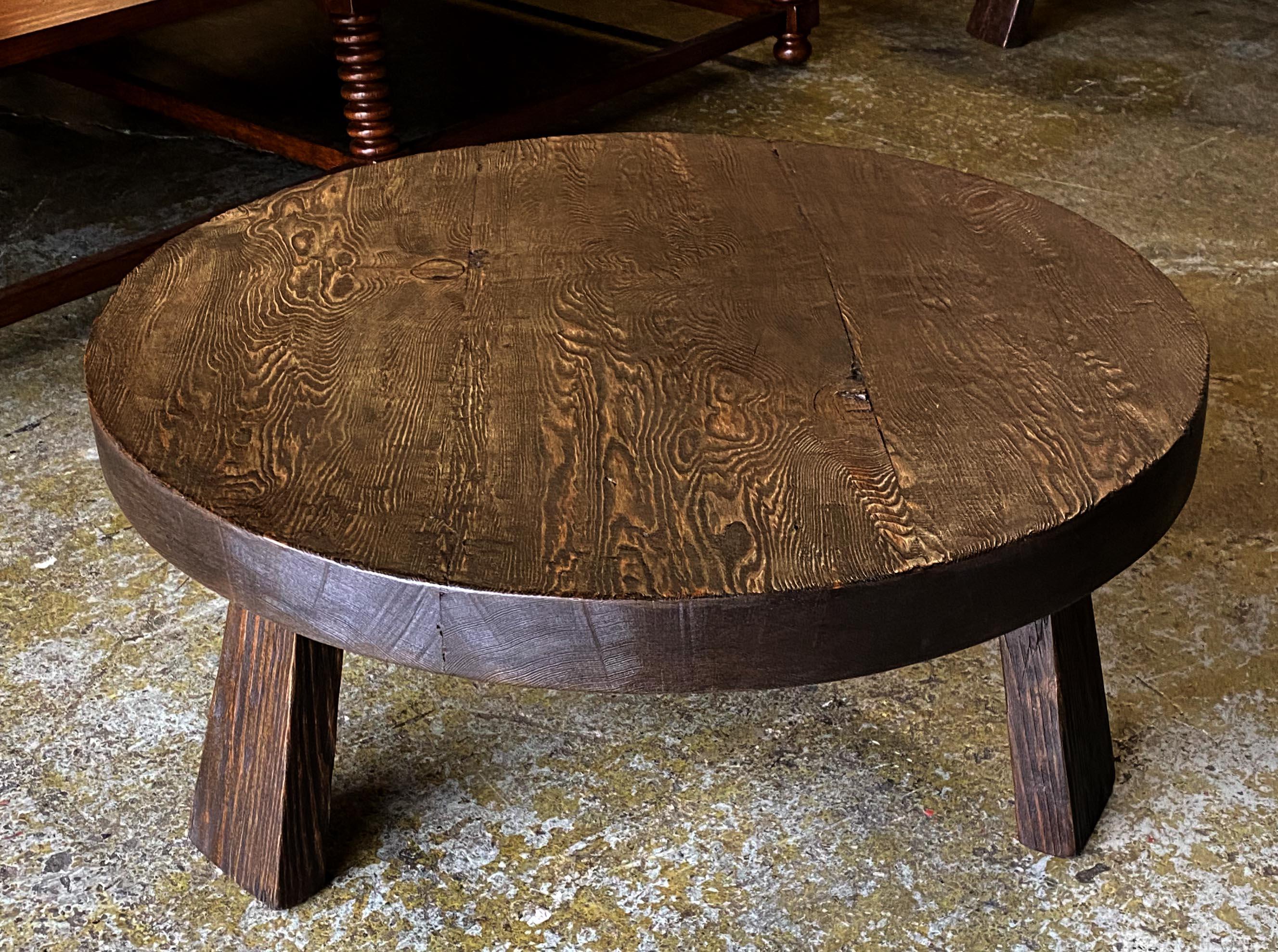 This reclaimed Douglas fir coffee table consists of a 3