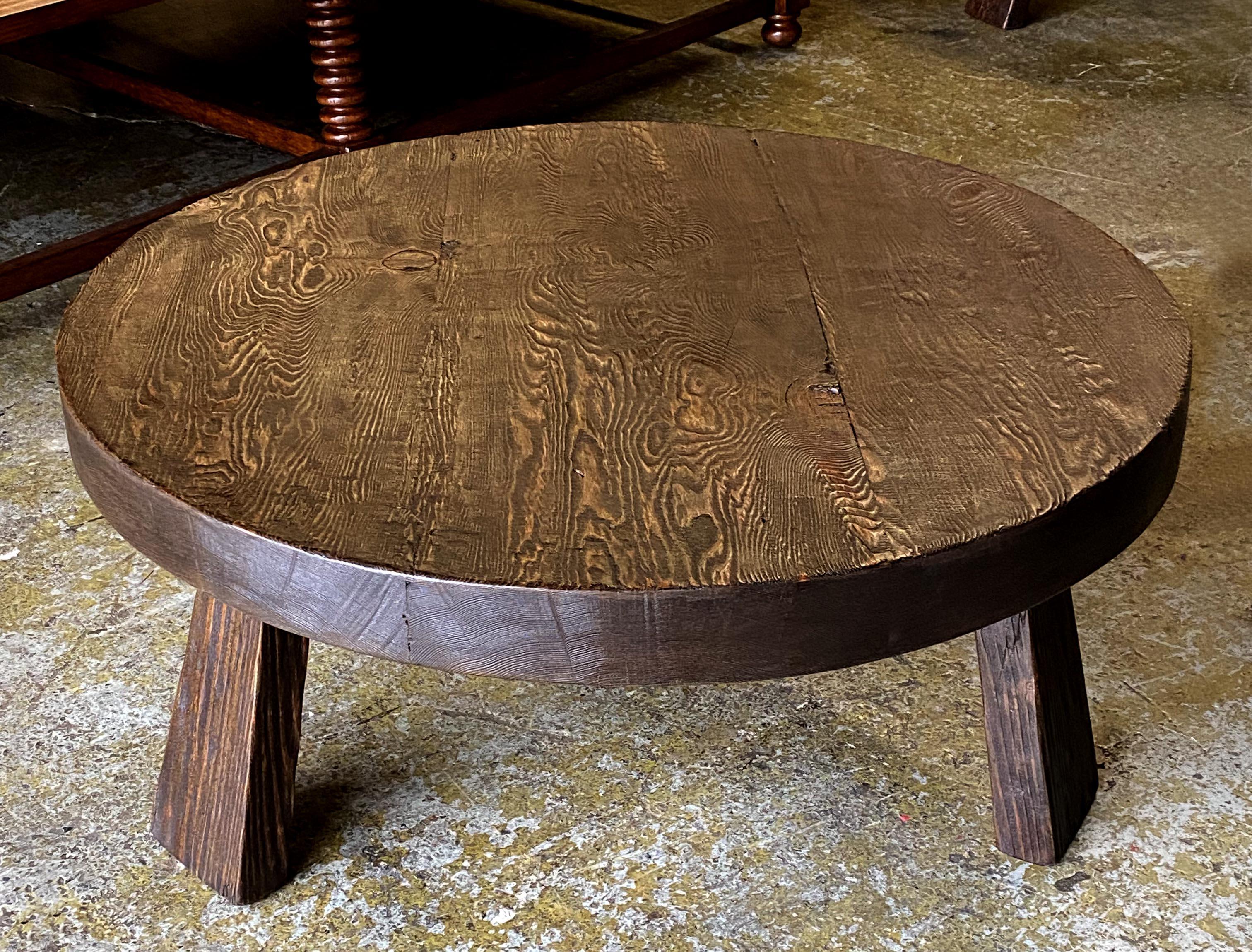 Reclaimed Douglas fir Round Coffee Table In Good Condition In Los Angeles, CA