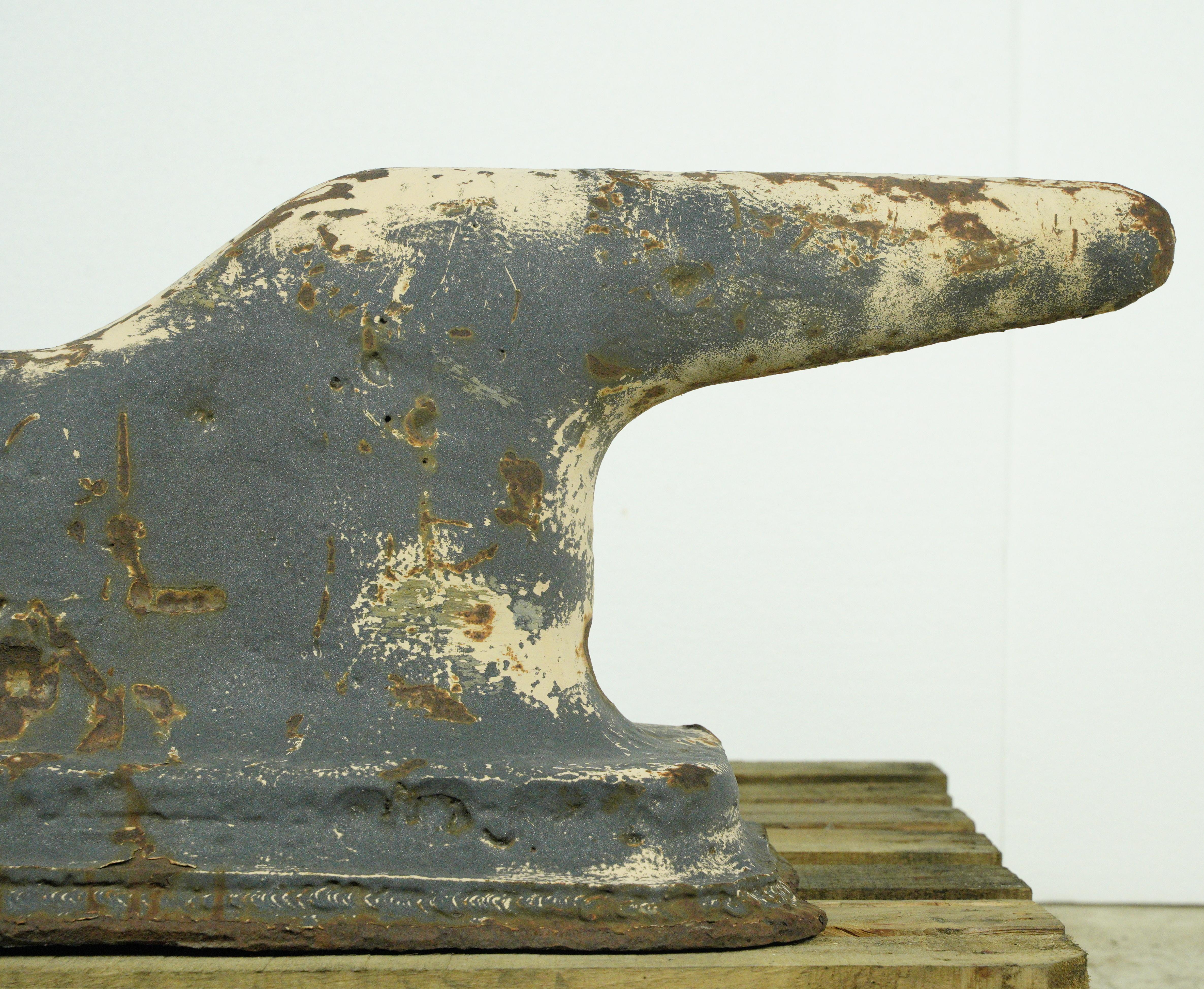 Industriale Reclaimed Early 1940s WW2 42 in. Tassello da ponte in ghisa in vendita