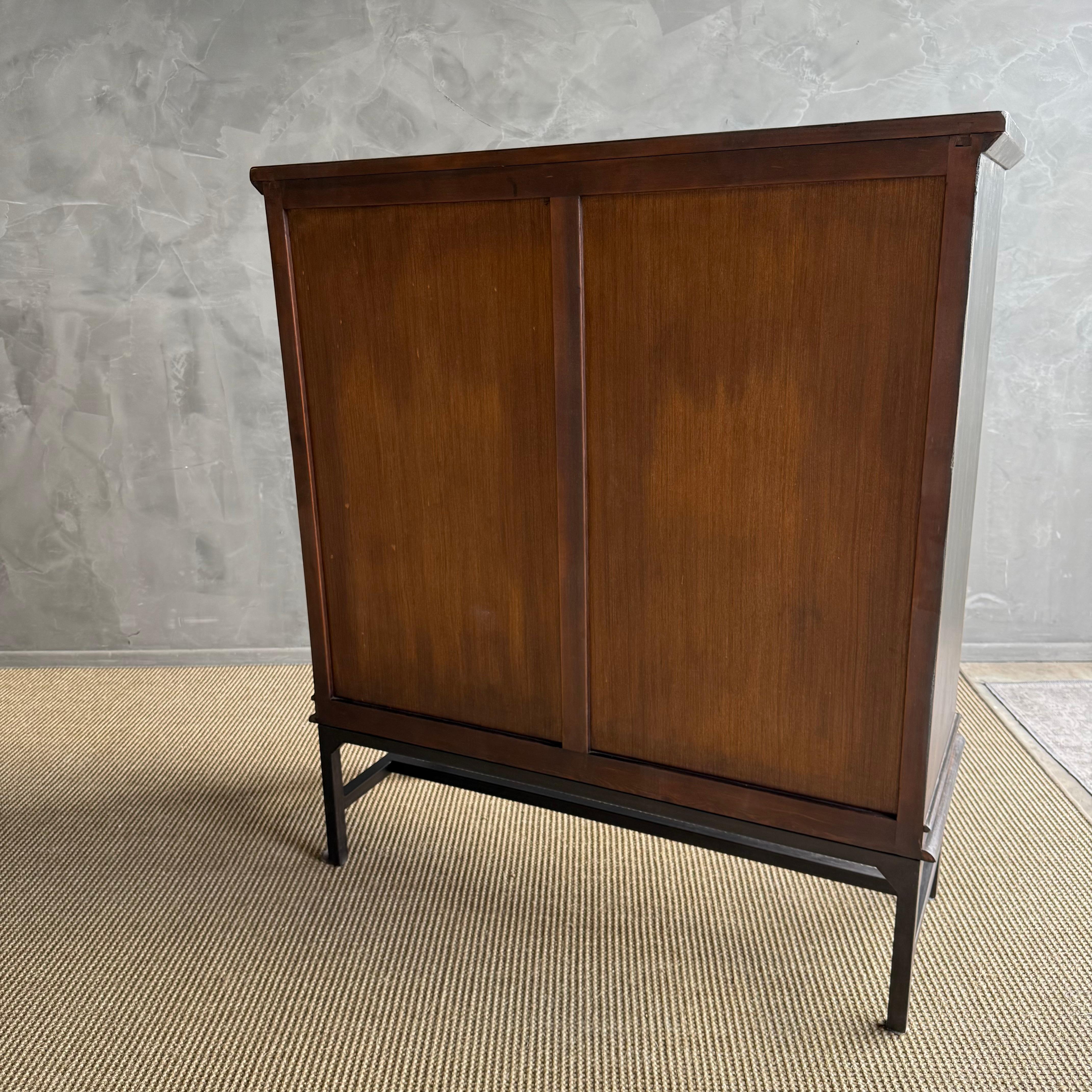 Mobile bar in legno di ebano recuperato con gambe in metallo in vendita 7