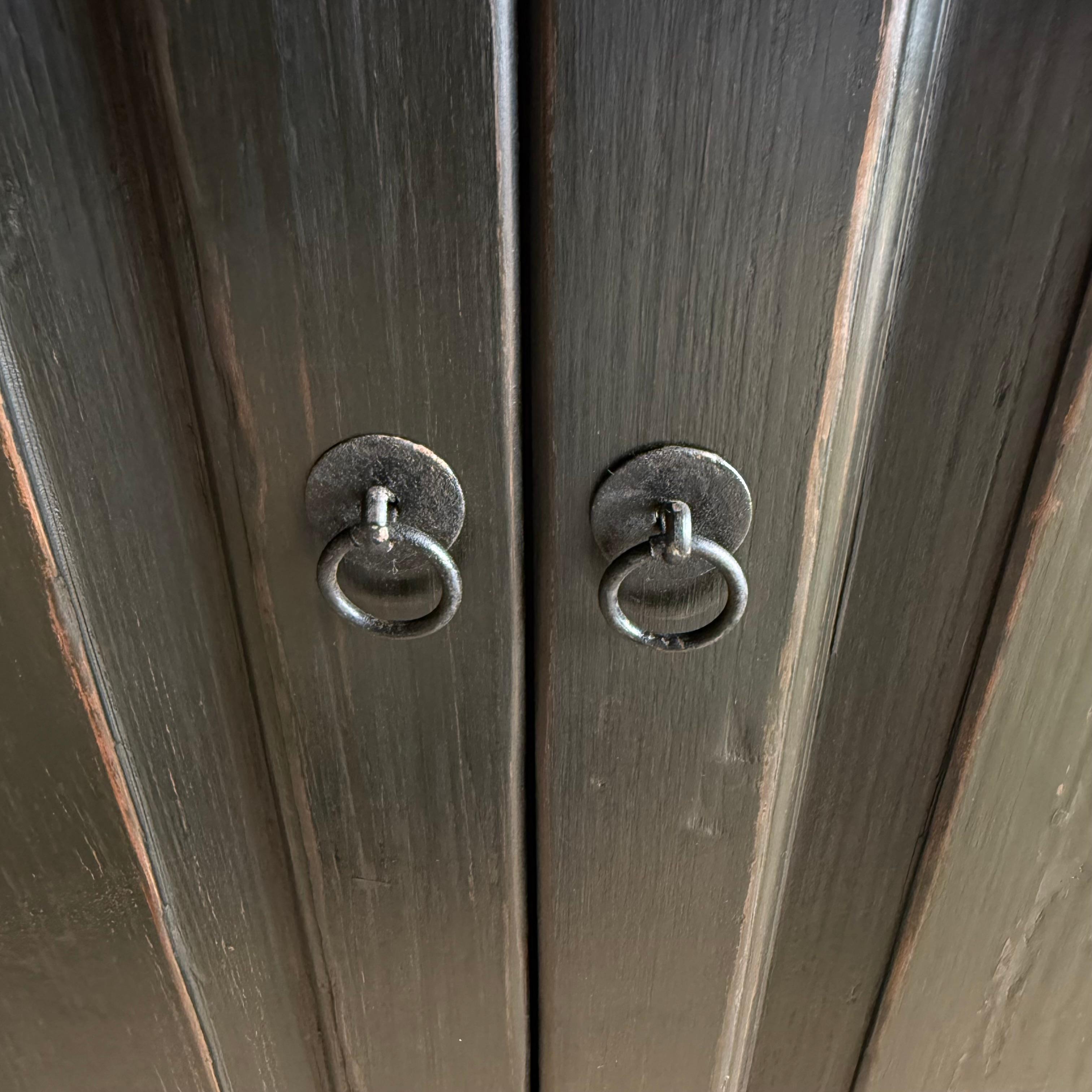 Mobile bar in legno di ebano recuperato con gambe in metallo In condizioni Nuovo in vendita a Old Town Orange, CA