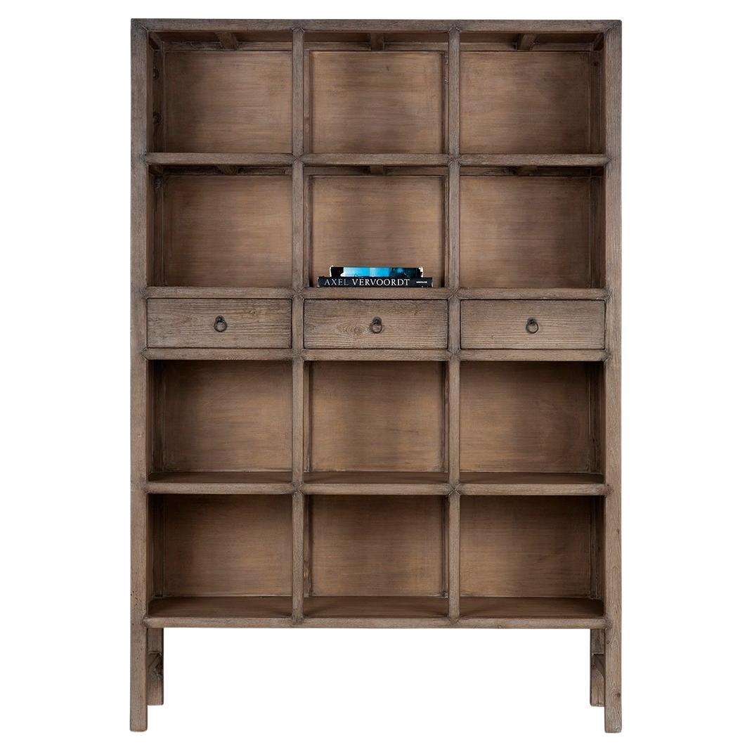 Dalla collezione Le Monde, questa [consolle / console multimediale / credenza / cassettiera / libreria / étagère] proviene da tutto il mondo ed è curata meticolosamente per la sua rara abilità artigianale e la sua forma architettonica. La collezione
