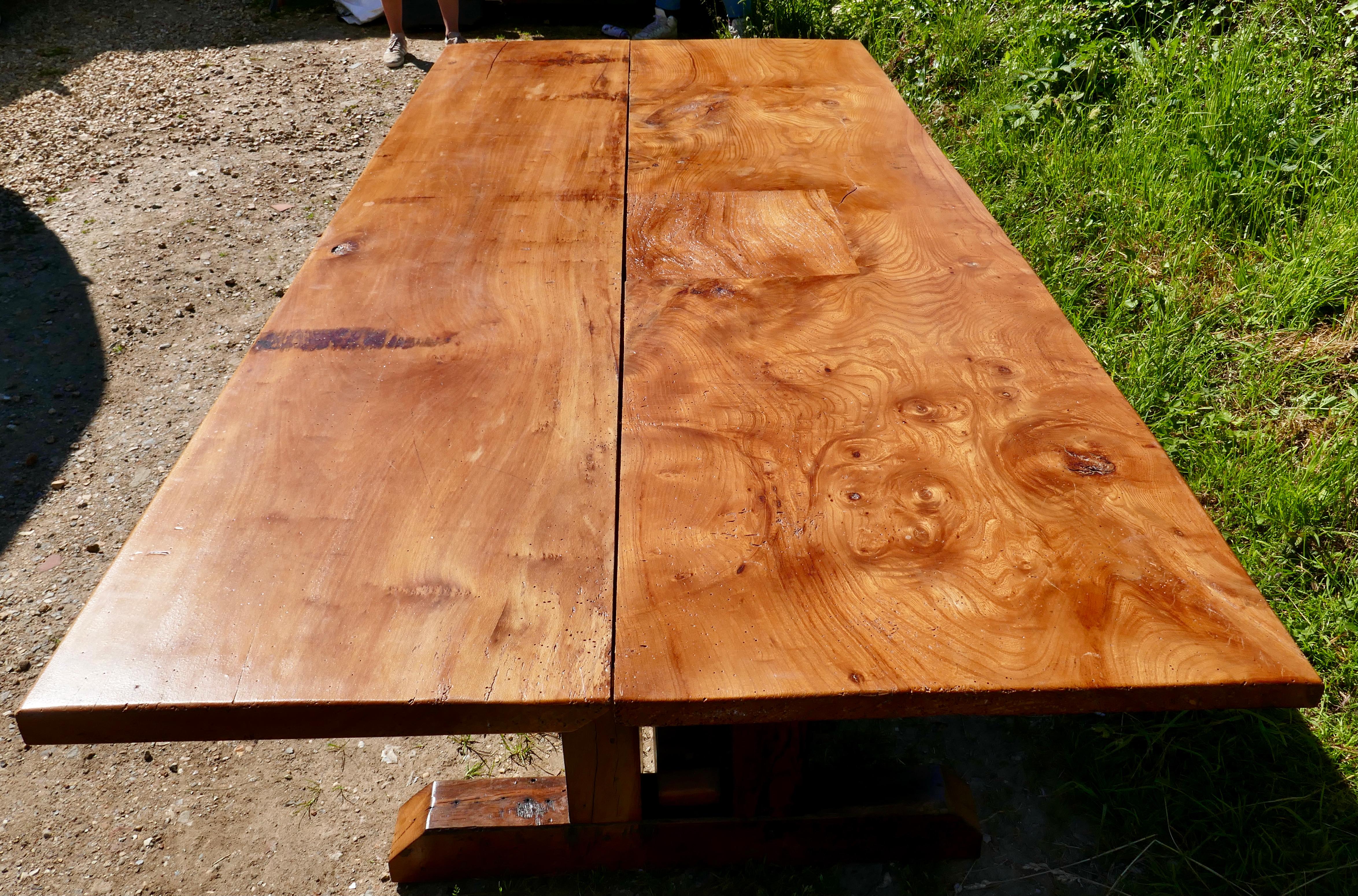 Reclaimed Elm Rustic English Barn Table    This is a superb piece  For Sale 5