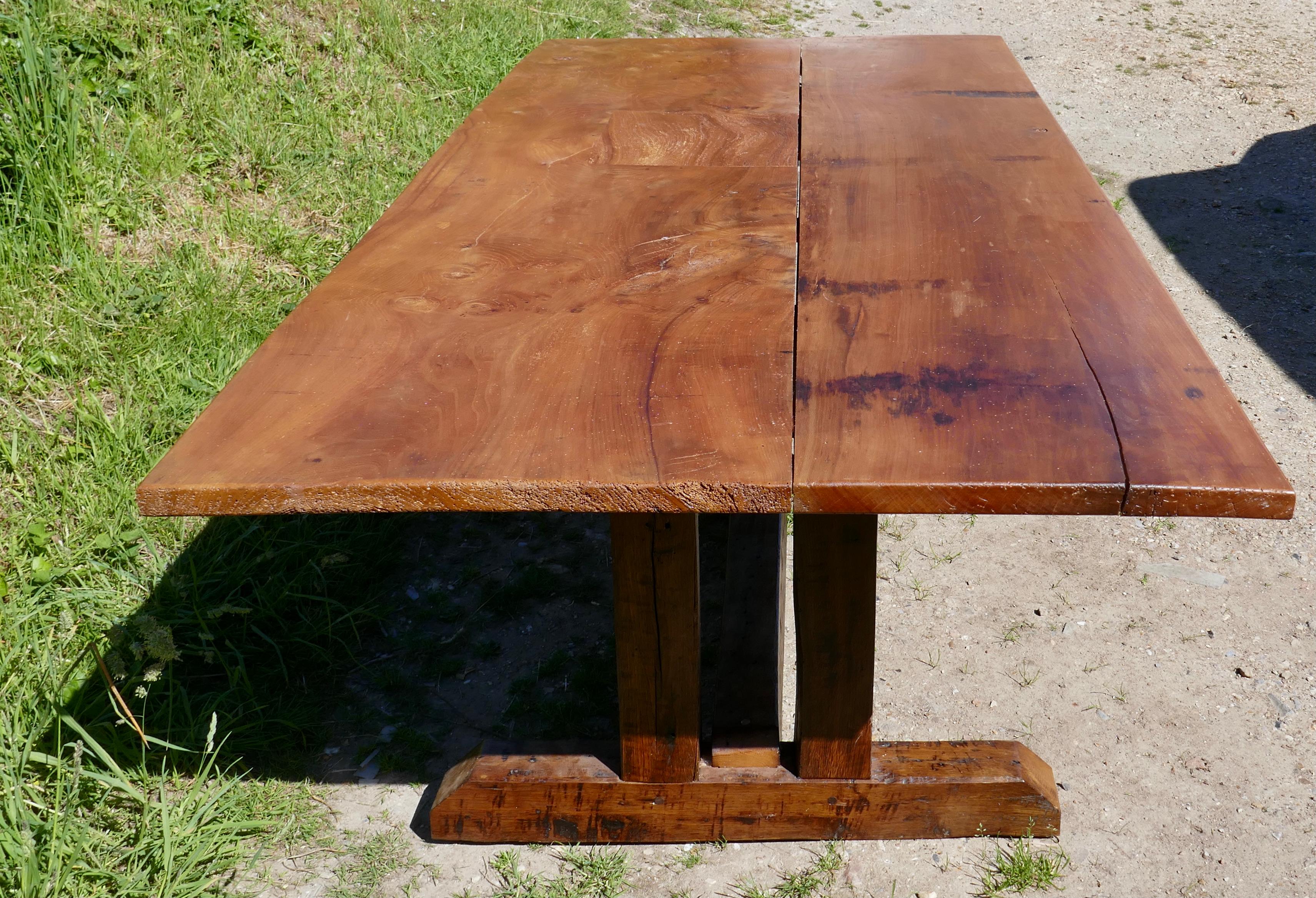Country Reclaimed Elm Rustic English Barn Table    This is a superb piece  For Sale